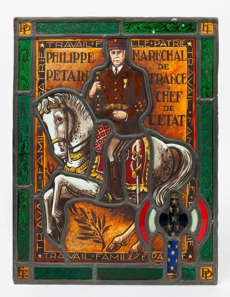 Null Rare vitrail figurant le Maréchal Pétain à cheval.

Avec l’inscription : "P&hellip;