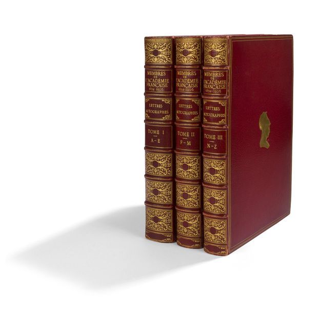 AcadémiE française. 
450 lettres ou pièces, la plupart L.A.S., 1634-1906; montée&hellip;