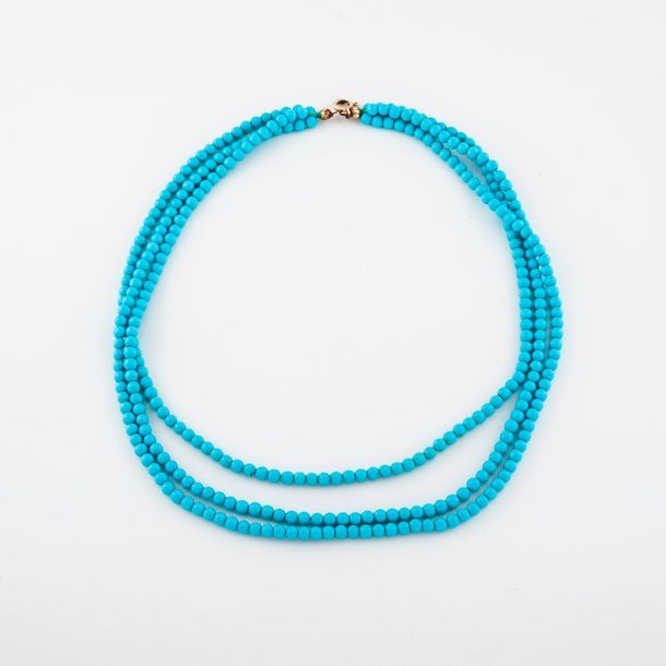 Null Necklace with three strands of turquoise choker pearls. 

Clasp spring ring&hellip;