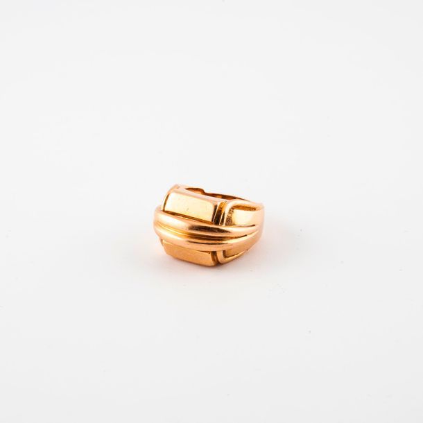 Null Architectural ring in yellow gold (750).

Weight: 7.3 g. - Finger turn: 45.&hellip;