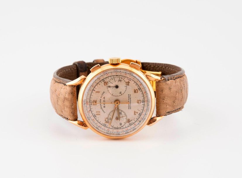 SADA Chronographe Suisse 

Men's wrist chronograph watch. 

Round case in yellow&hellip;