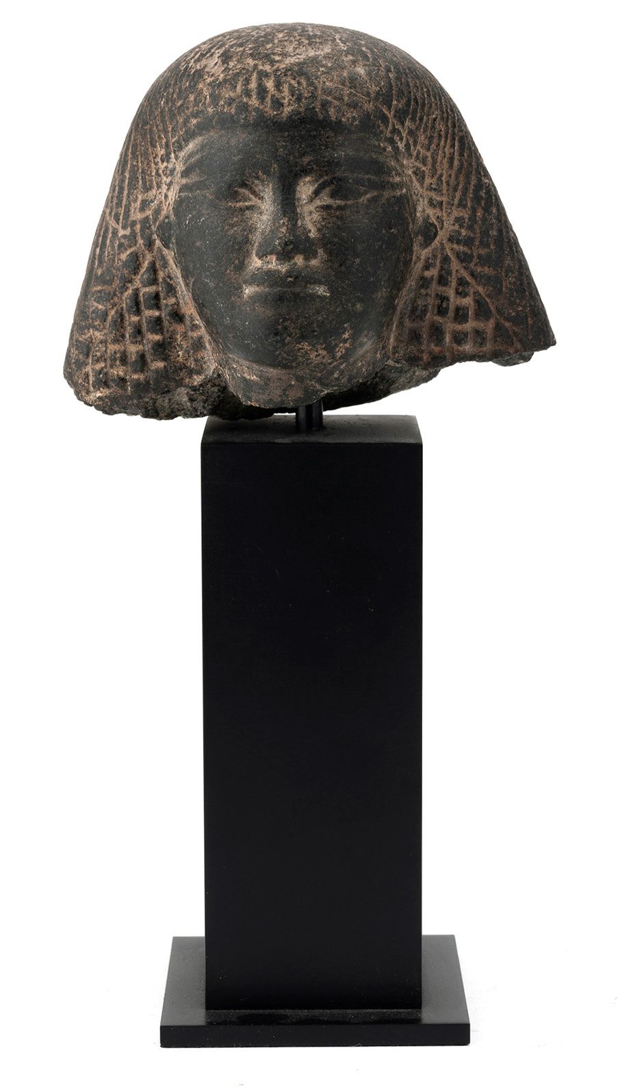 ÉGYPTE, Nouvel Empire (1552- 1070 avant J.-C.) 从雕像上看人头。
两部分的假发，上半部分由长发组成，下半部分由小长&hellip;
