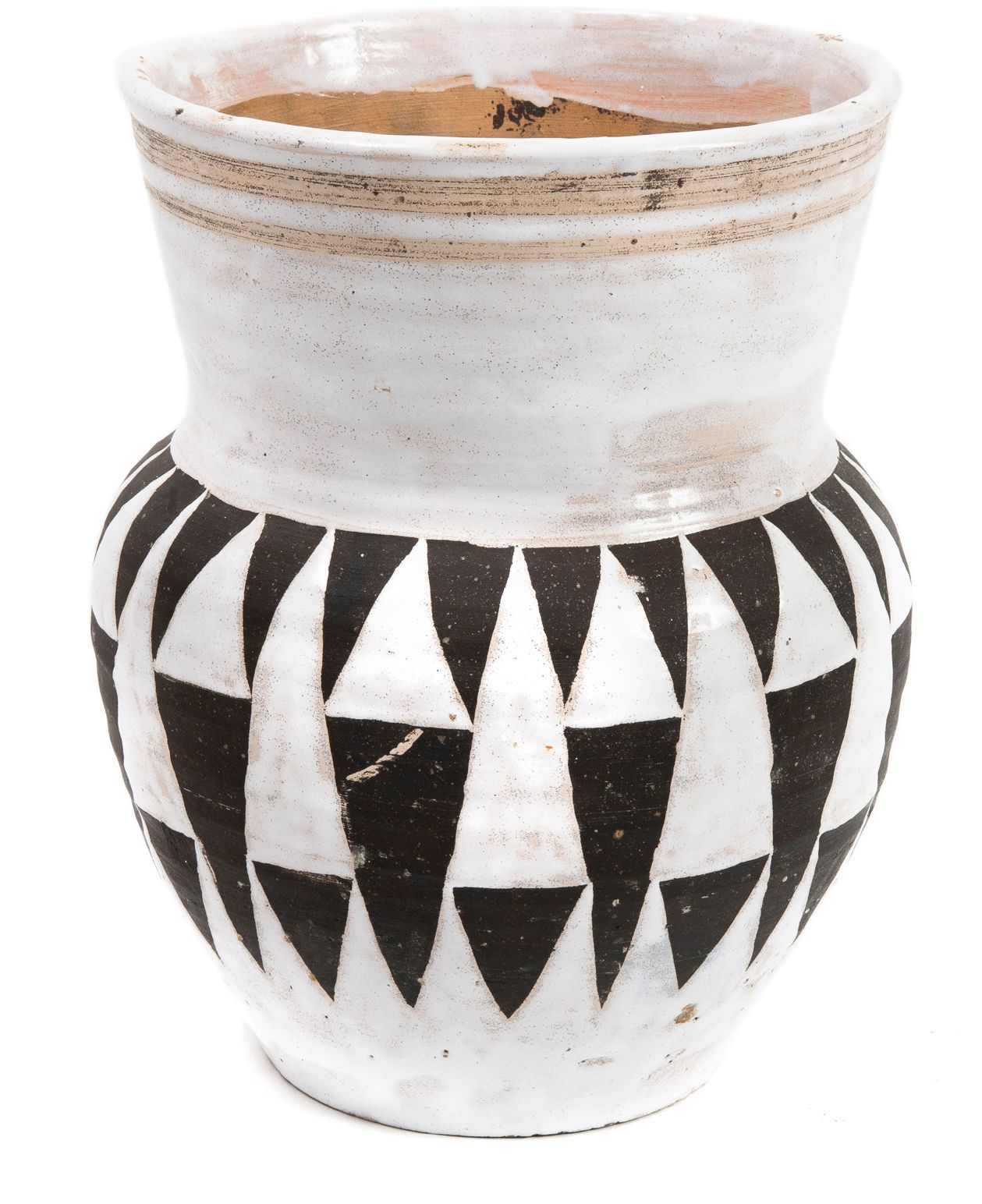 Edouard CAZAUX (1889-1974) 
喇叭形花瓶，约1935-40年。
乳白色珐琅彩陶瓷，黑色三角形几何纹饰。
背面有"céramique d&hellip;