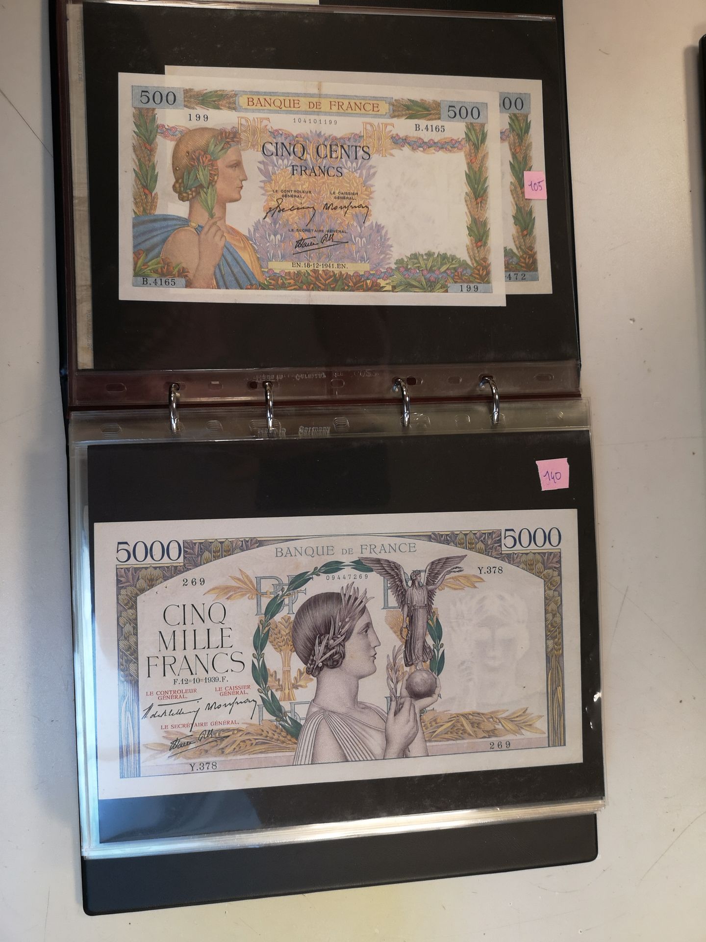 Null 绿色活页夹，内有142张不同面值的法国银行纸币：5法郎、10法郎、20法郎、500法郎、1000法郎，包括

5 NF on 500 F 1959

&hellip;