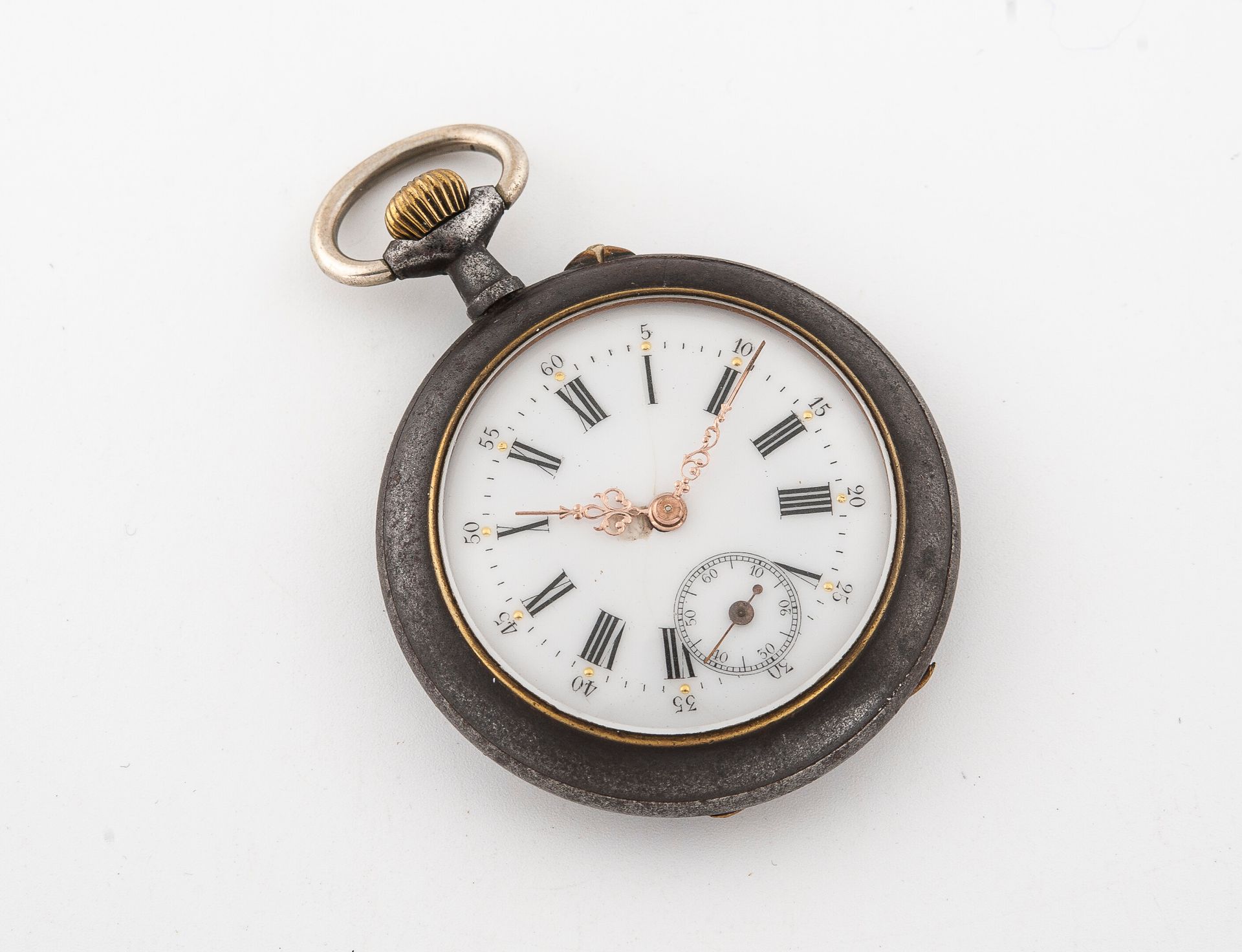 Null Pocket watch in patinated steel.

White enamelled dial, indexes Roman numer&hellip;