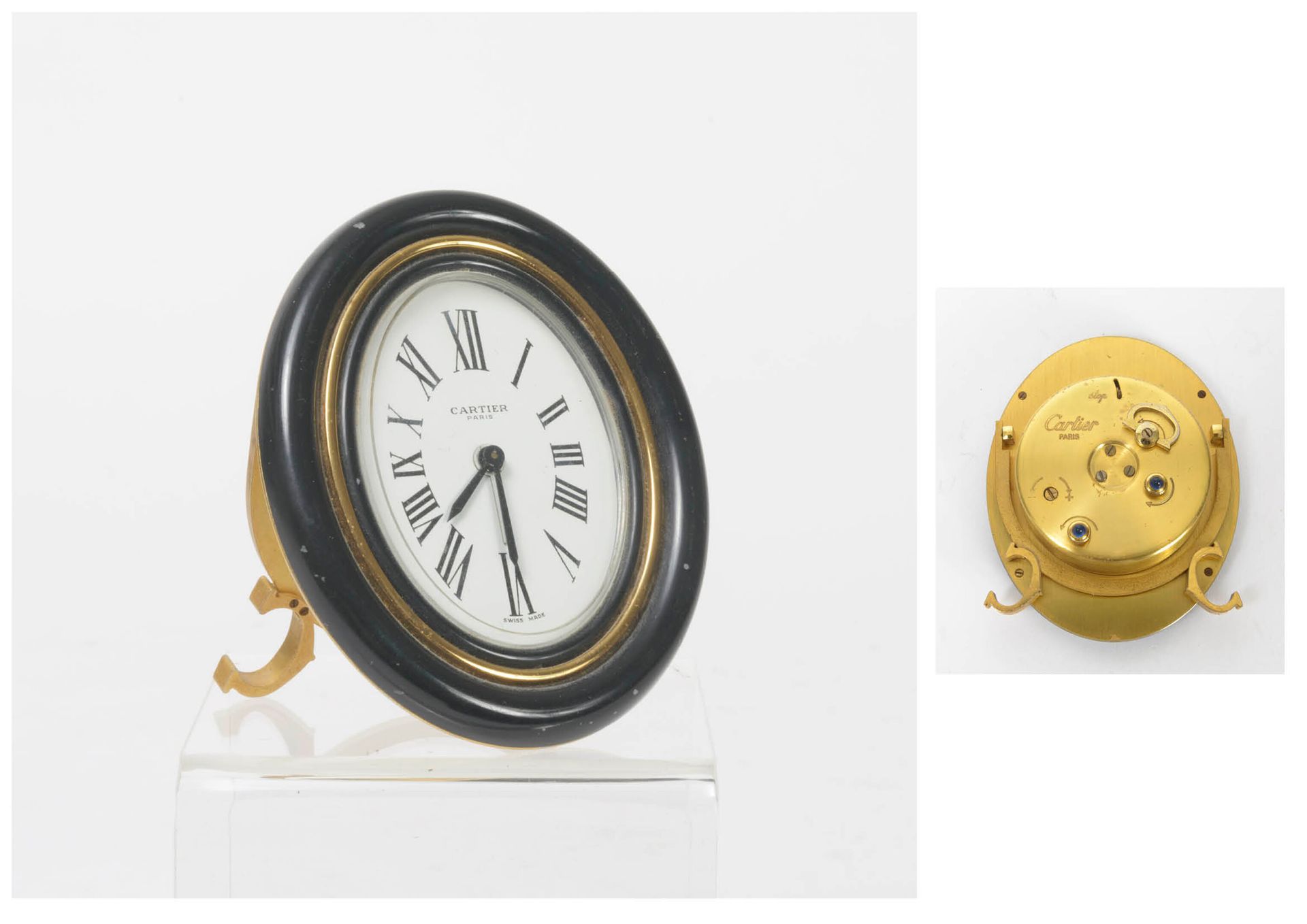 CARTIER Paris 椭圆形镀金金属闹钟，带有黑色珐琅的表圈。

白色搪瓷表盘，有签名，有黑色油漆刻度和罗马数字时标。

机械机芯，手动上链。

由两个C&hellip;