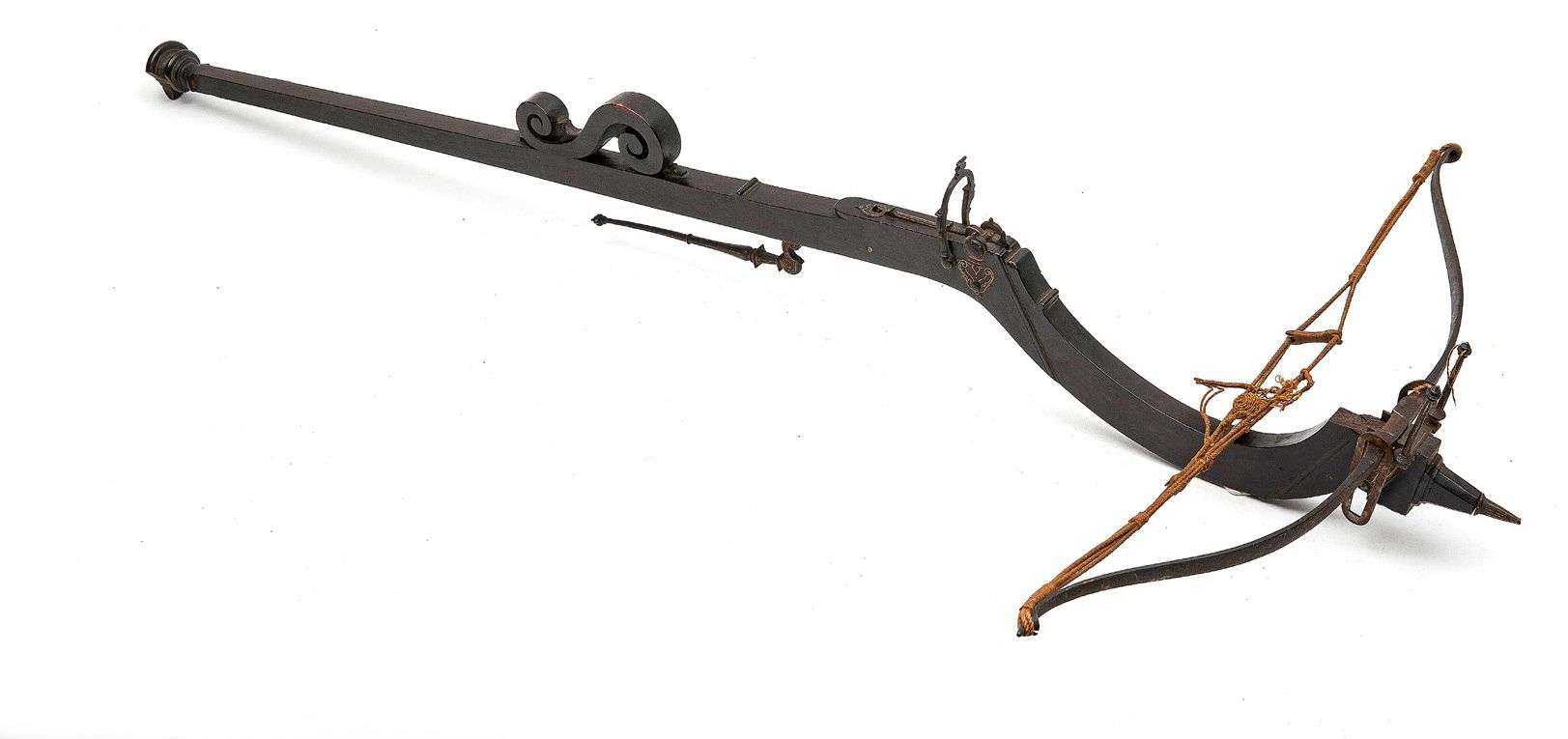 ITALIE Fine hunting crossbow with jalet.
Wrought iron bow held by an iron plate &hellip;