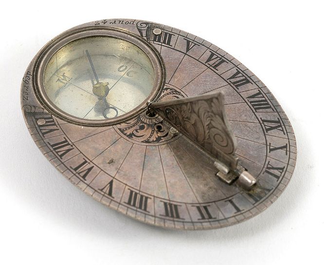 FRANCE CHAPOTOT à Paris 
小型水平日晷，便携式，"Butterfield "型。
椭圆形银盘(950)，带有刻有罗马数字的索引，发黑，带&hellip;