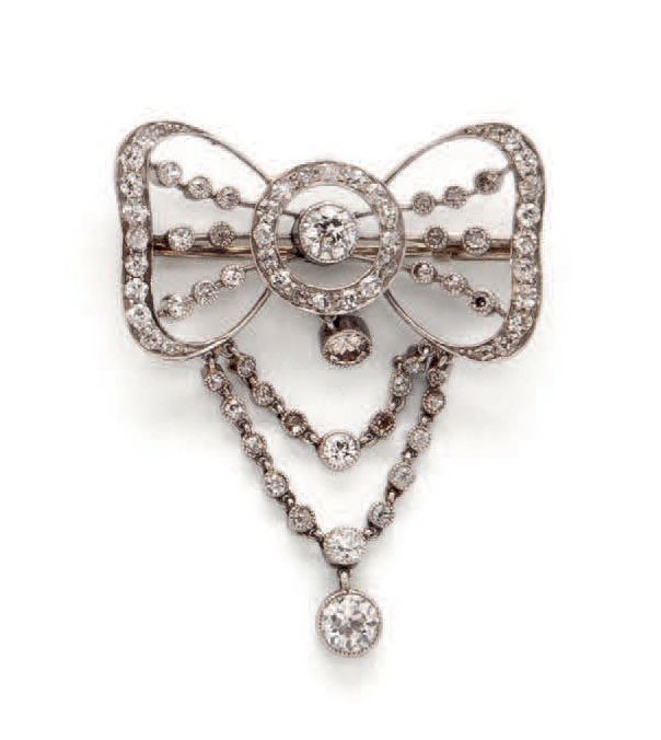 Null Elegant openwork bow brooch in white gold (750) and platinum (850), set wit&hellip;