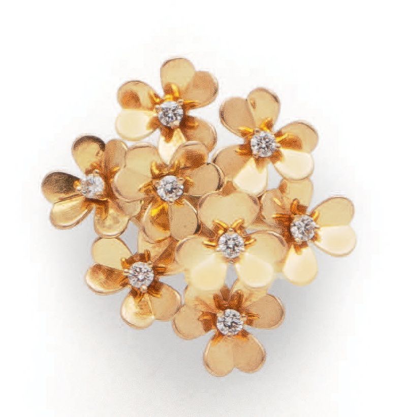 VAN CLEEF & ARPELS, Frivole 黄金（750）戒指上有八朵花束，花瓣中间是一颗爪式镶嵌的明亮型切割钻石，重约0.05克拉。
，签名和编号&hellip;