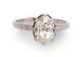 Null 
Solitaire ring in platinum (850) adorned with an old-cut pear-shaped diamo&hellip;