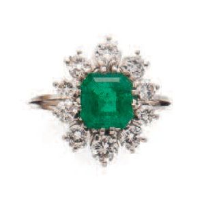 Null White gold (750) and platinum (850) flower ring centered on a cut emerald i&hellip;