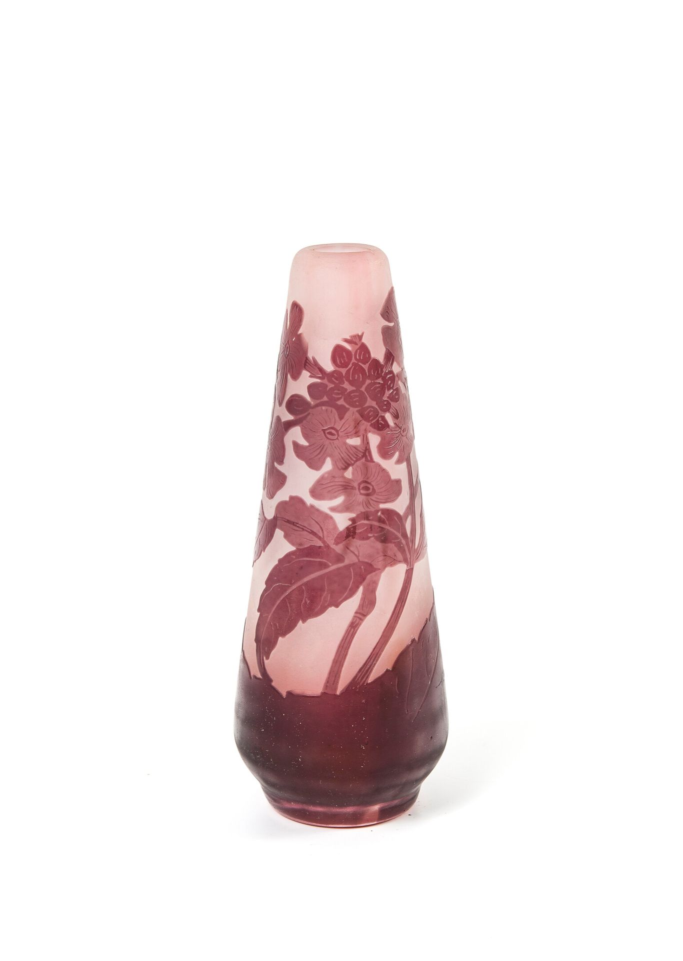 ÉTABLISSEMENTS GALLÉ 小的截顶锥状花瓶，有一个轻微的脚跟。

在粉白色背景的紫色内衬玻璃中的证明。

饰以酸蚀法的月亮浮雕。

签名。

H&hellip;