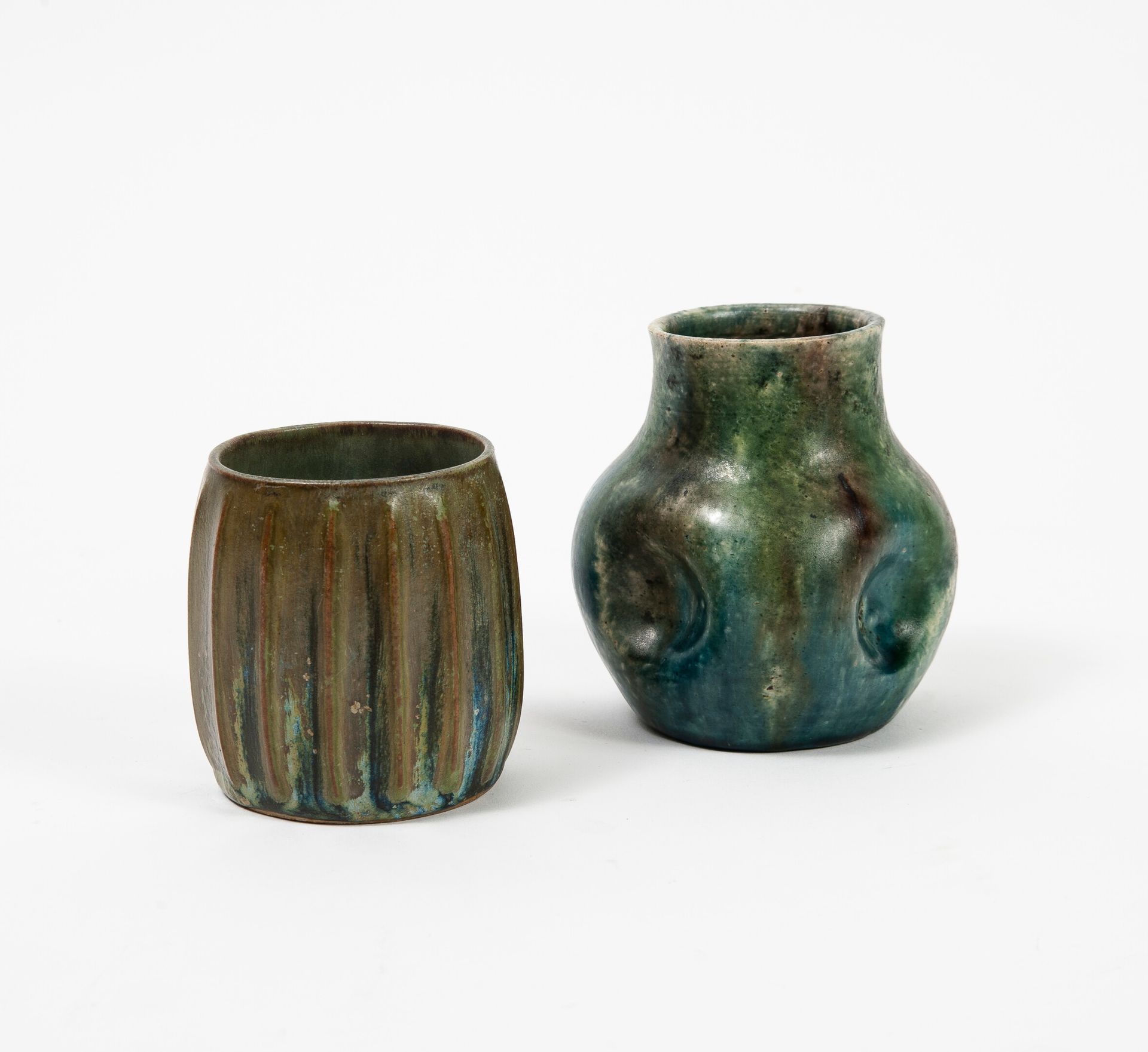 Lot comprenant : - DENBAC, 

Small circular fluted vase. 

Polychrome enamelled &hellip;