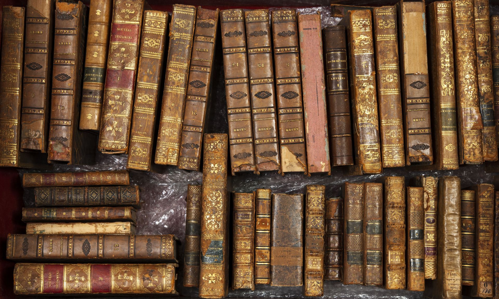 3 caisses de livres : - LOT von alten Büchern in sehr schlechtem Zustand.

- LOT&hellip;