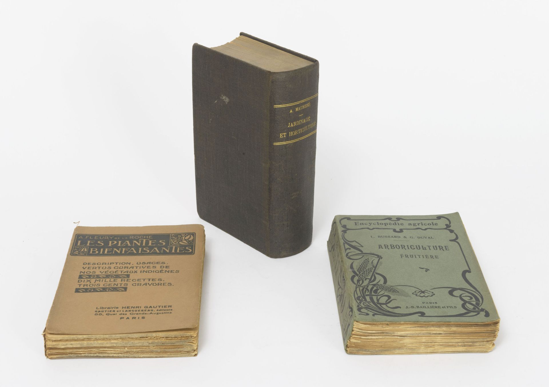 Lot de livres reliés et brochés comprenant : - A. FLEURY DE LA ROCHE, 

Les plan&hellip;