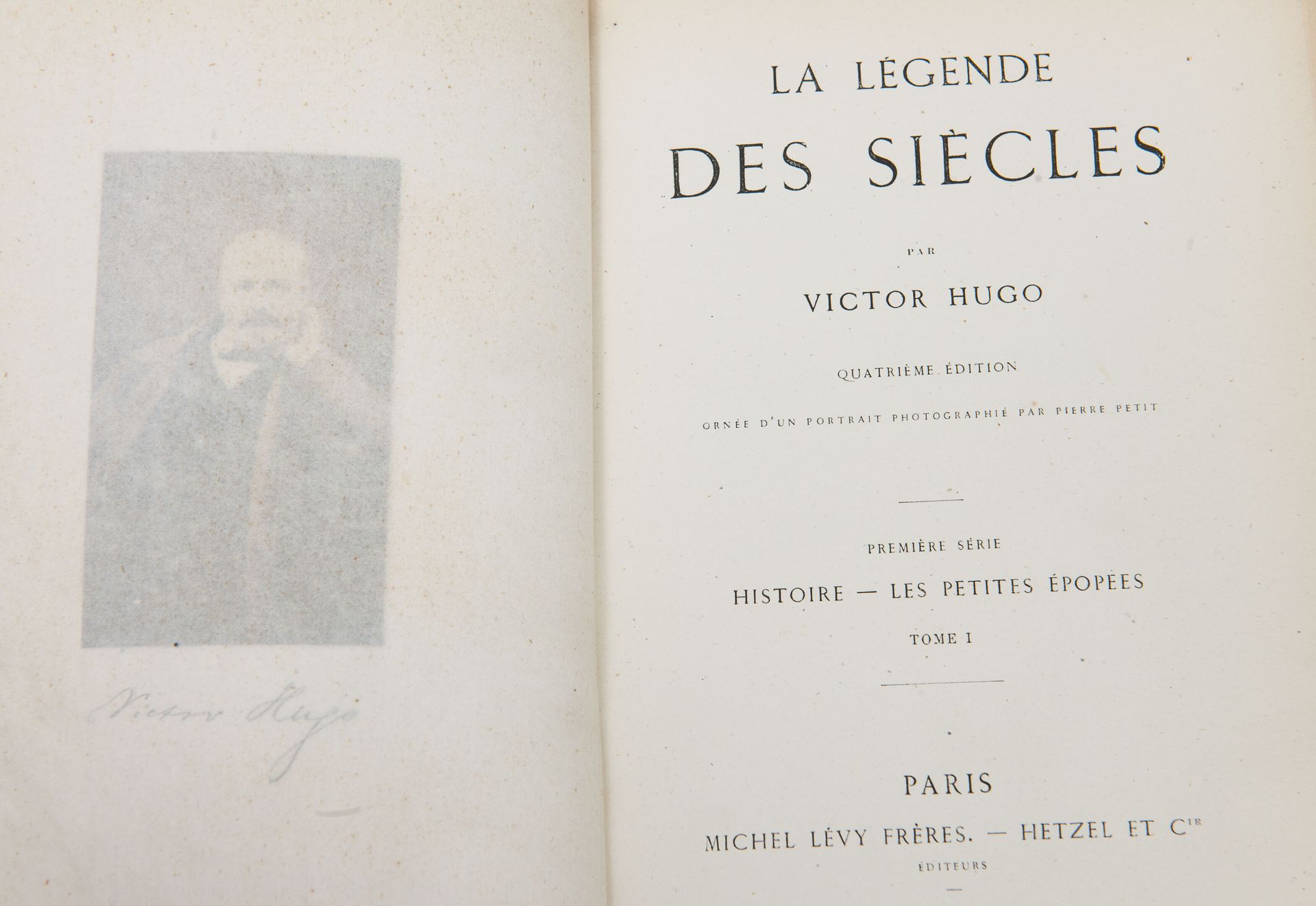 HUGO (Victor) - 几个世纪的传奇。

第四版。装饰有皮埃尔-佩蒂特拍摄的肖像。巴黎，Lévy,1862年，2卷，8开本，272页-270页，半小牛&hellip;