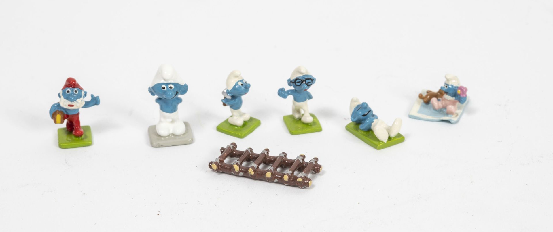 PEYO PIXI, Paris.

Smurfs Maxi Mini collection.

Smurf (hands in the back), 1995&hellip;