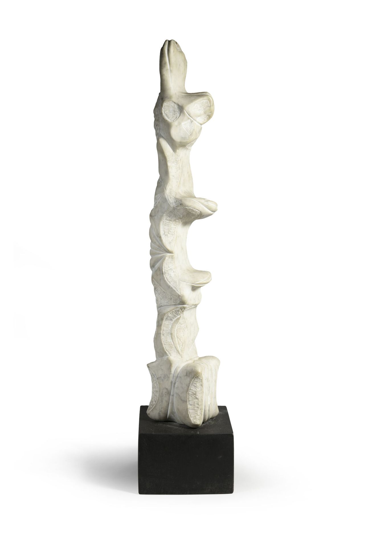 Luis MARTINEZ RICHIER (1928) 无题。

白色大理石的雕塑。

木质底座。

总高度：92厘米。

刮痕，小缺口，摩擦和污渍。



&hellip;