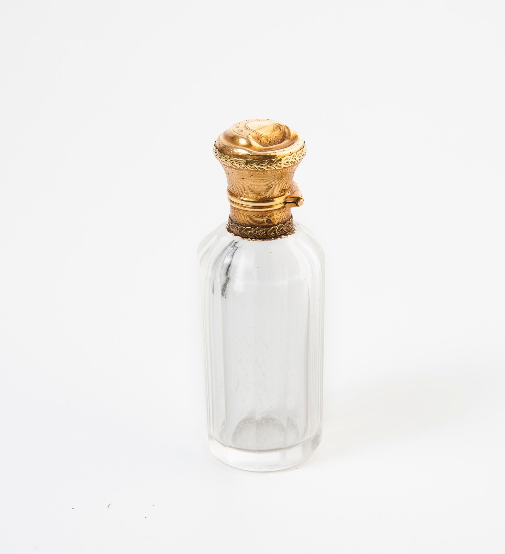 France, vers 1900 Salt bottle with cylindrical body and cut sides in colorless c&hellip;