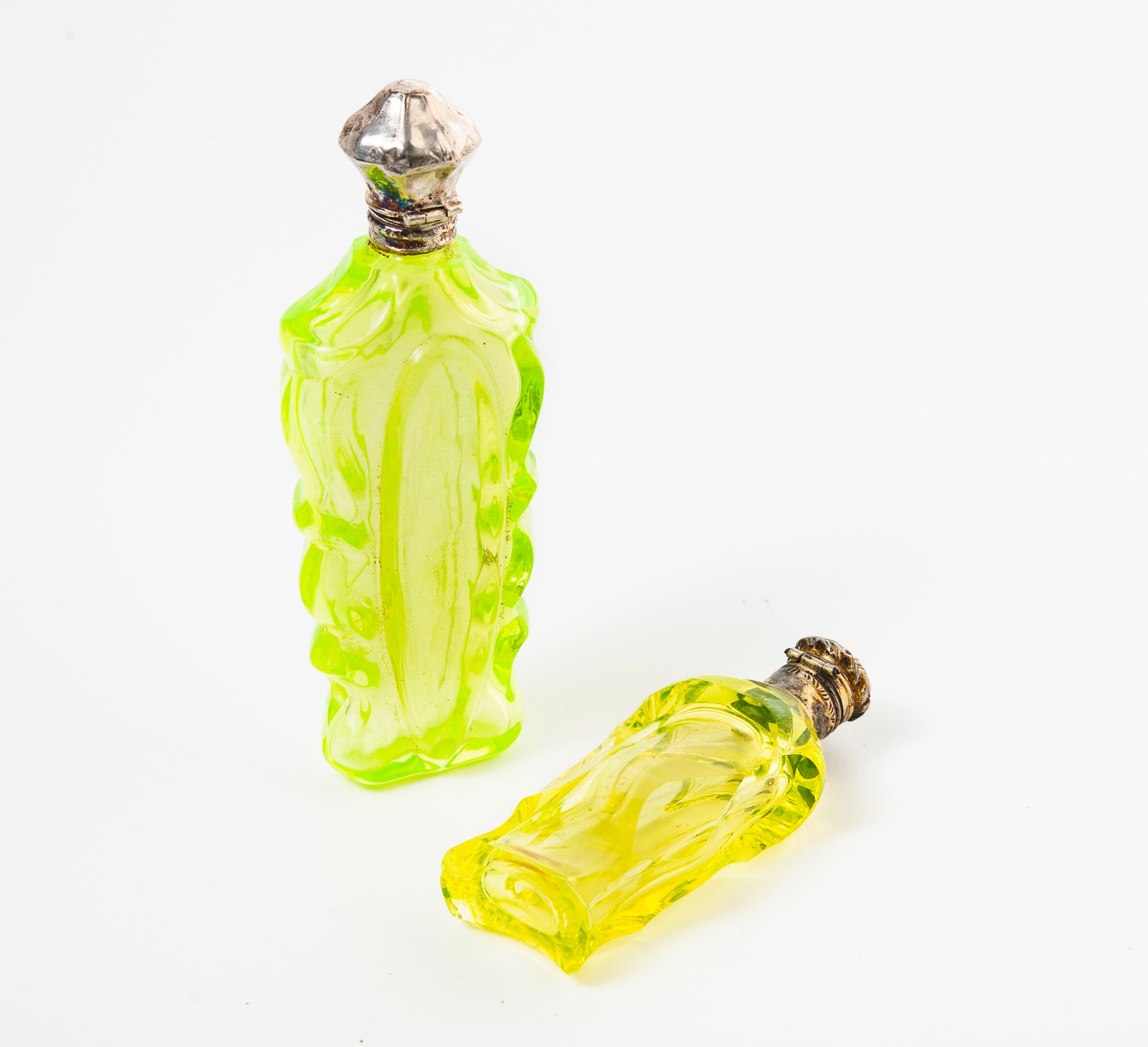 FRANCE, seconde moitié du XIXème siècle Two salt bottles with yellow tinted glas&hellip;