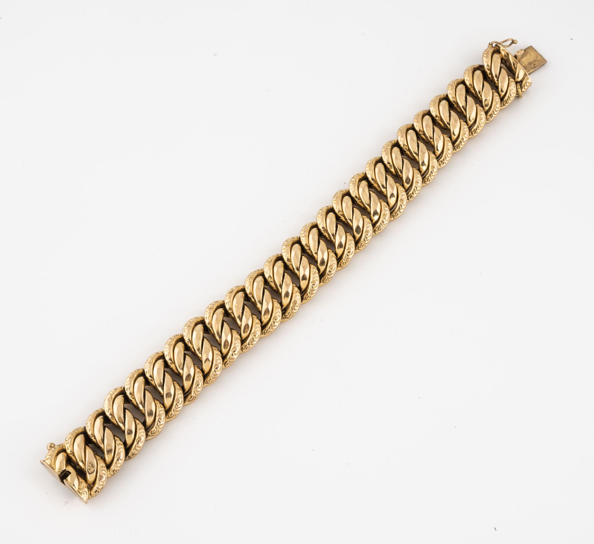 Null Bracelet en or jaune (750) à maille américaine, en partie limée. 

Fermoir &hellip;