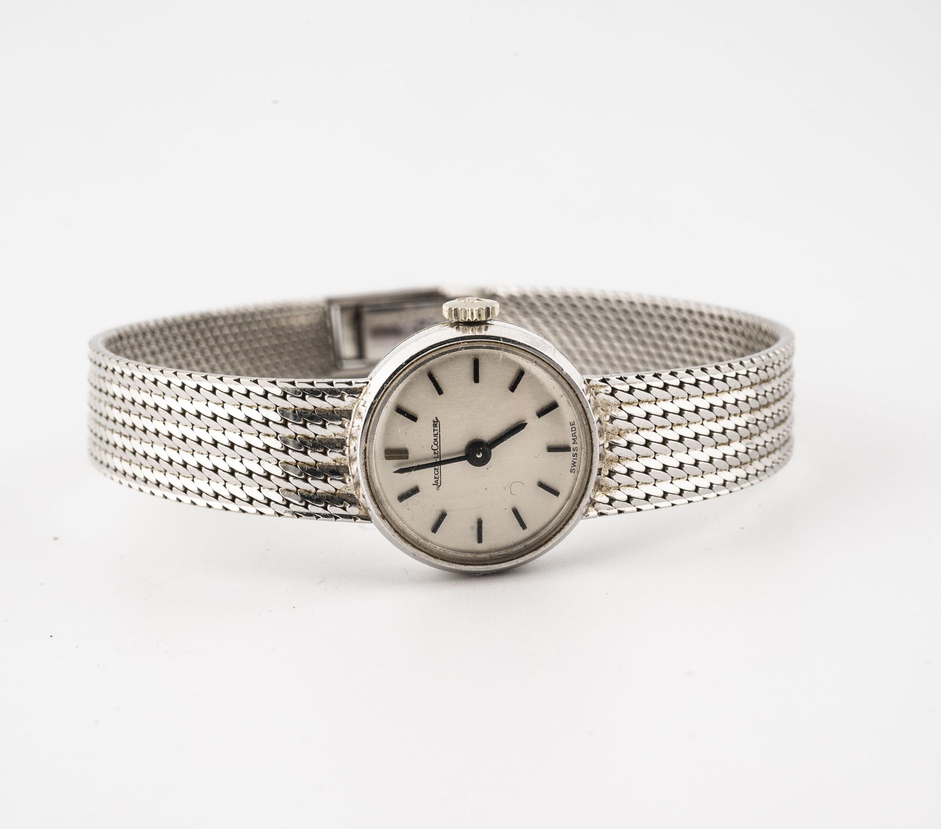 JAEGER-LECOULTRE Montre bracelet de dame en or gris (750).

Boîtier rond. 

Cadr&hellip;