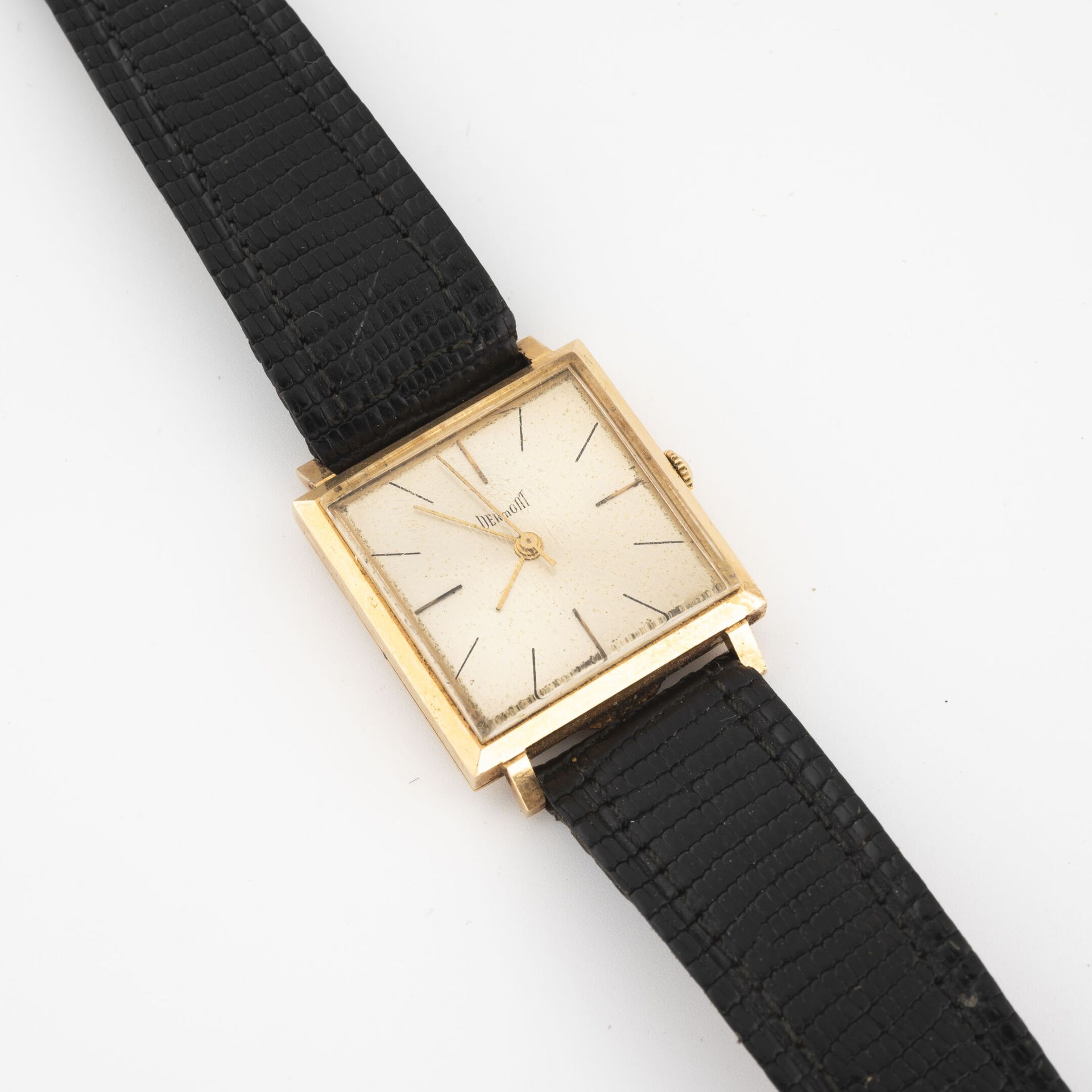 DERMONT Men's wristwatch. 

Square case in yellow gold (750).

Satin-brushed dia&hellip;
