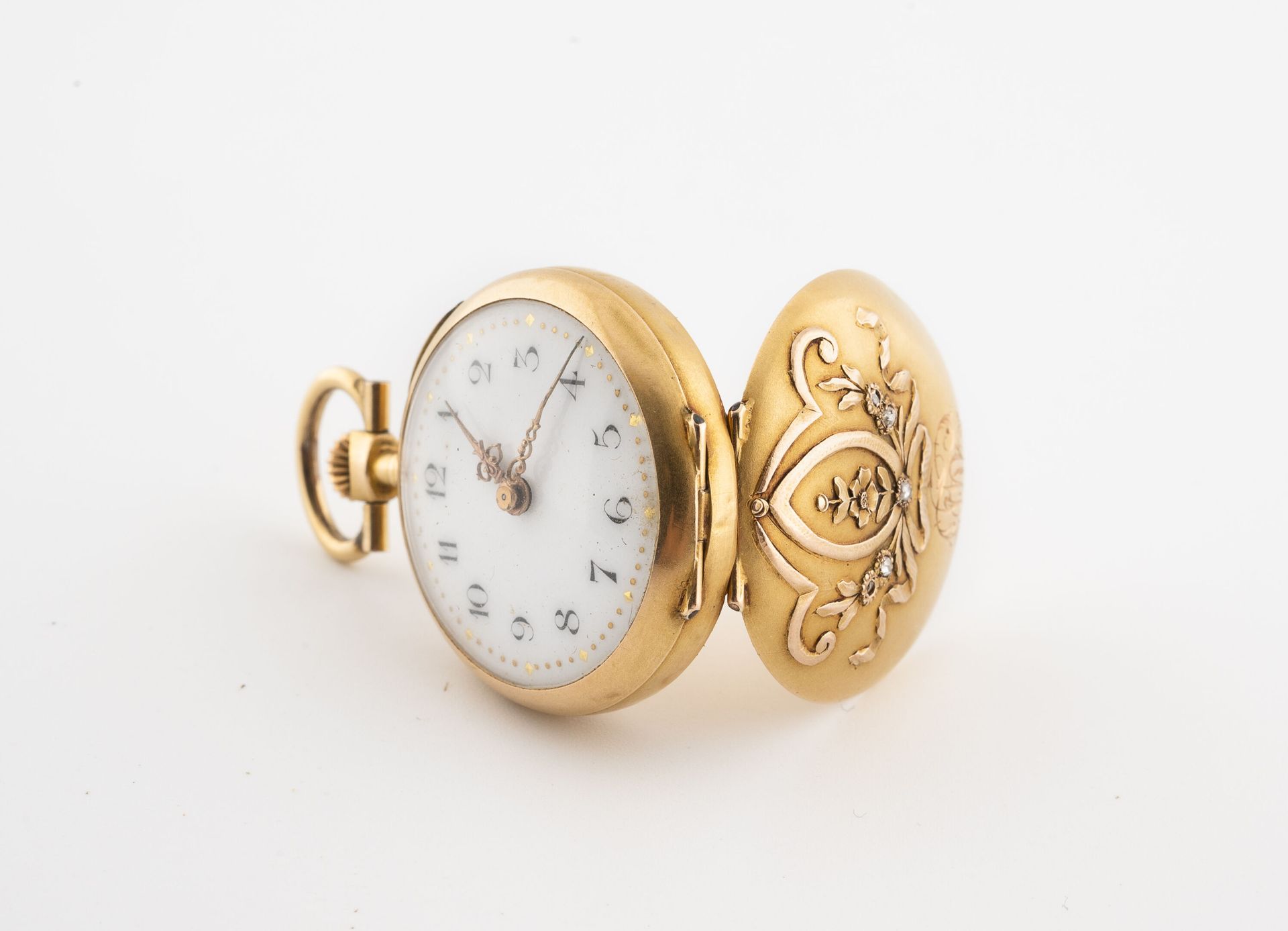 Null Reloj de cuello de oro amarillo (750) 

La contraportada está decorada con &hellip;