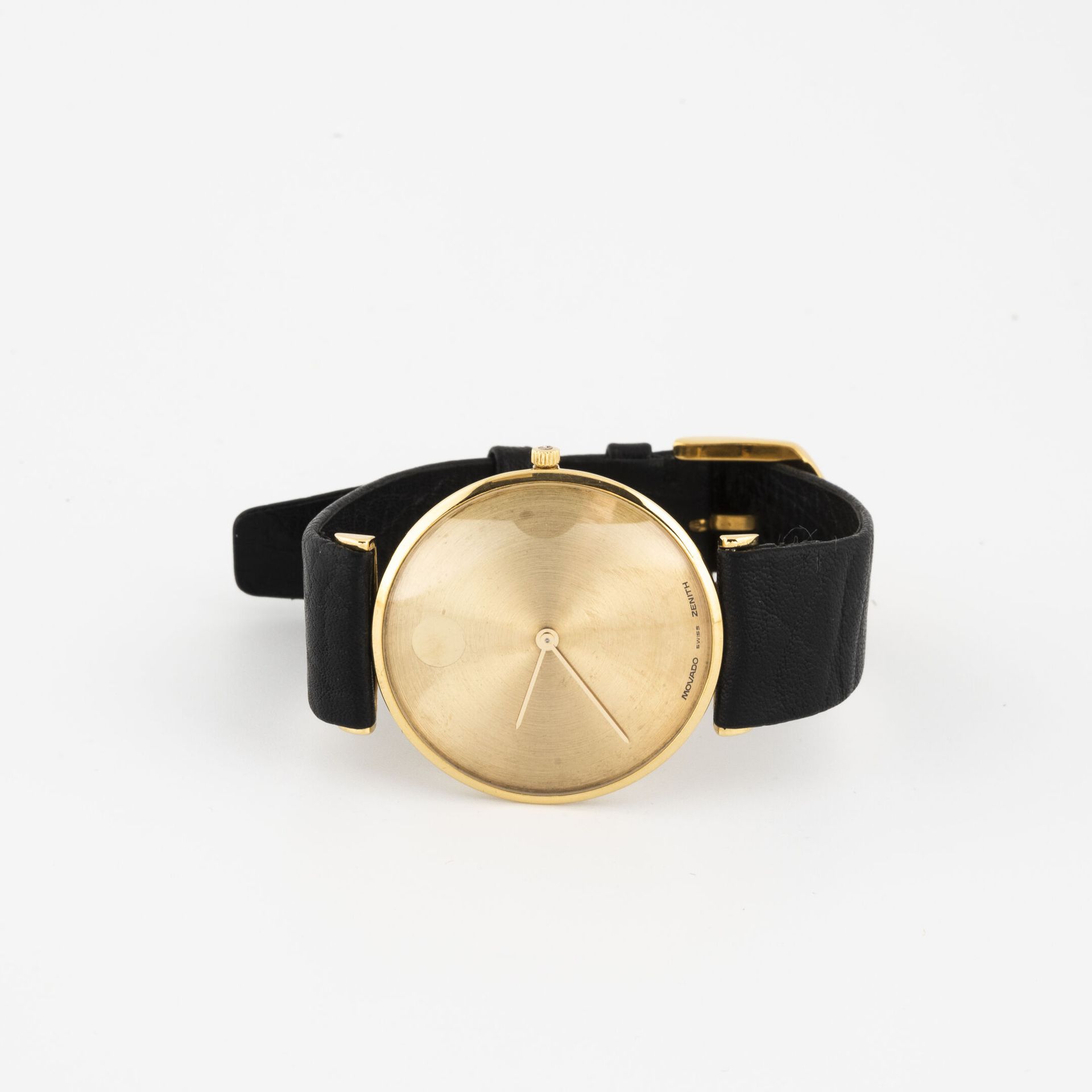 MOVADO pour Zenith 男士腕表。

黄金圆形表壳（750

金色背景的表盘，签名。

推测为手动上弦的机械机芯。

黑色皮革表带。

毛重：31&hellip;