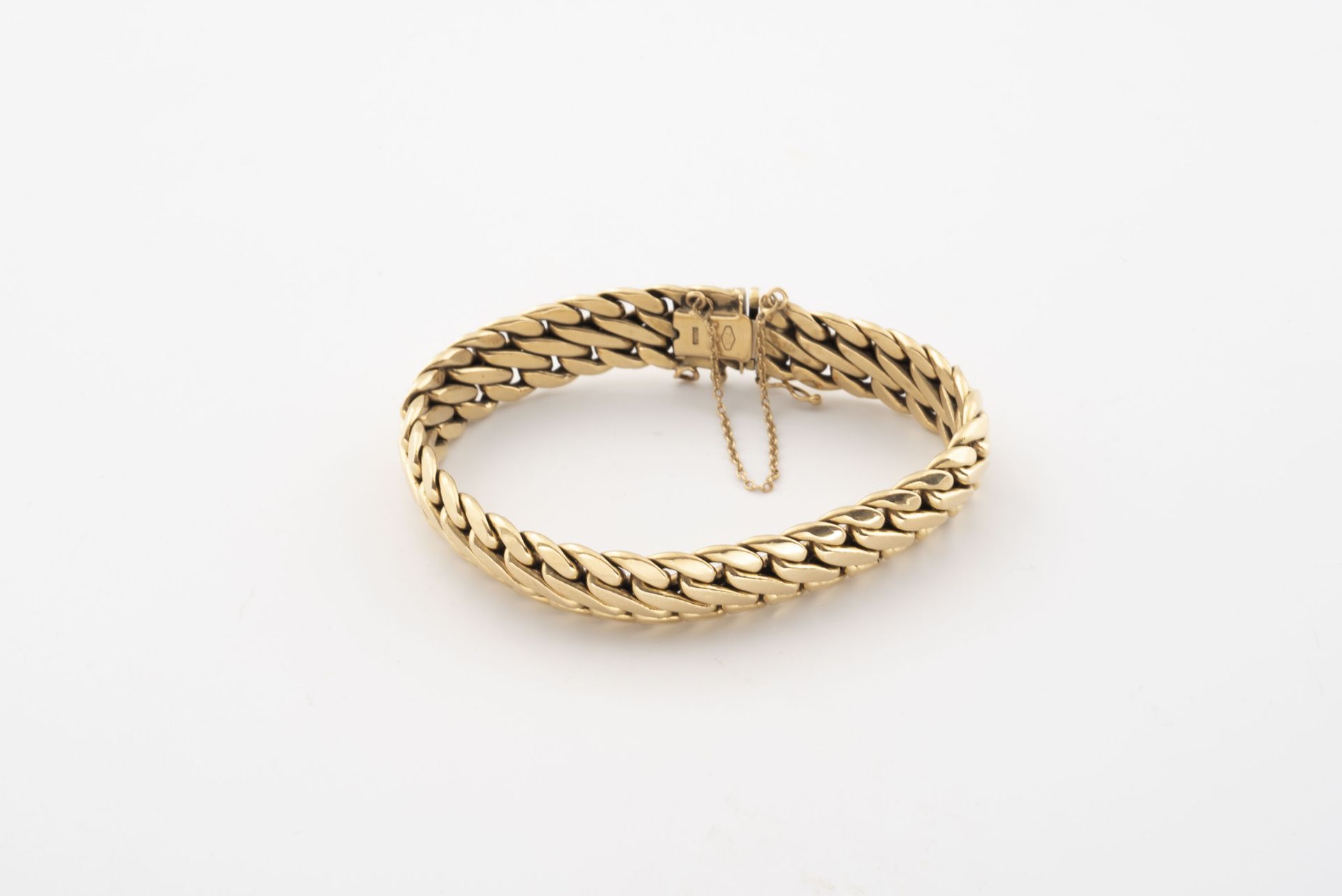 Null Yellow gold (750) bracelet with double curb chain. 

Ratchet clasp with eig&hellip;