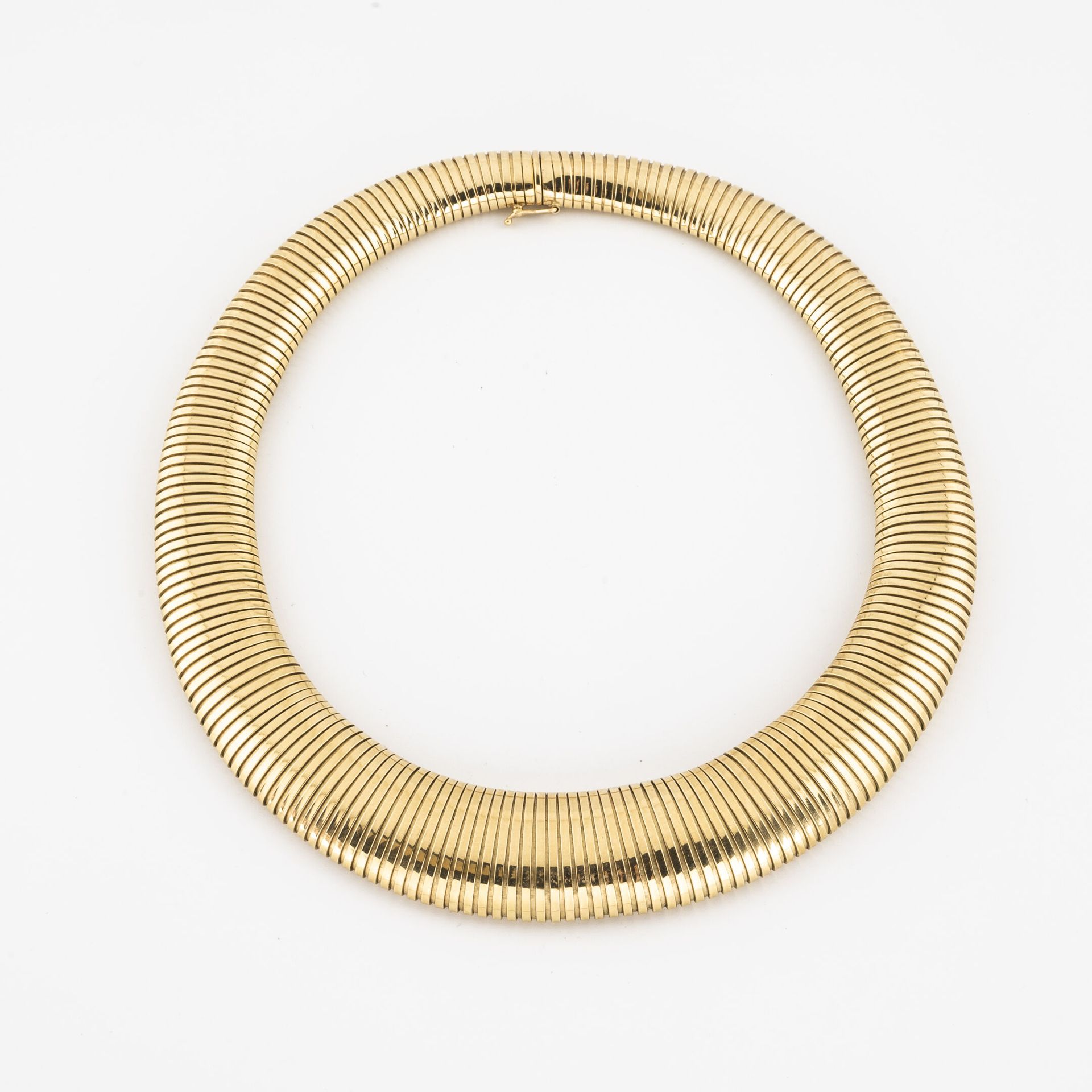 Null 黄金(750)项链，有一个下降的螺旋管网。

棘轮扣，有八个安全销。

重量：73.3克。- 长度：45厘米。