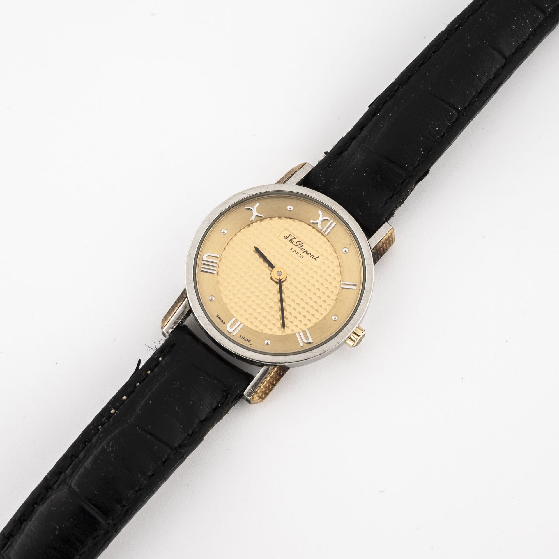 S.T. DUPONT Ladies' wristwatch. 

Round case in steel and gilded metal. 

Dial w&hellip;