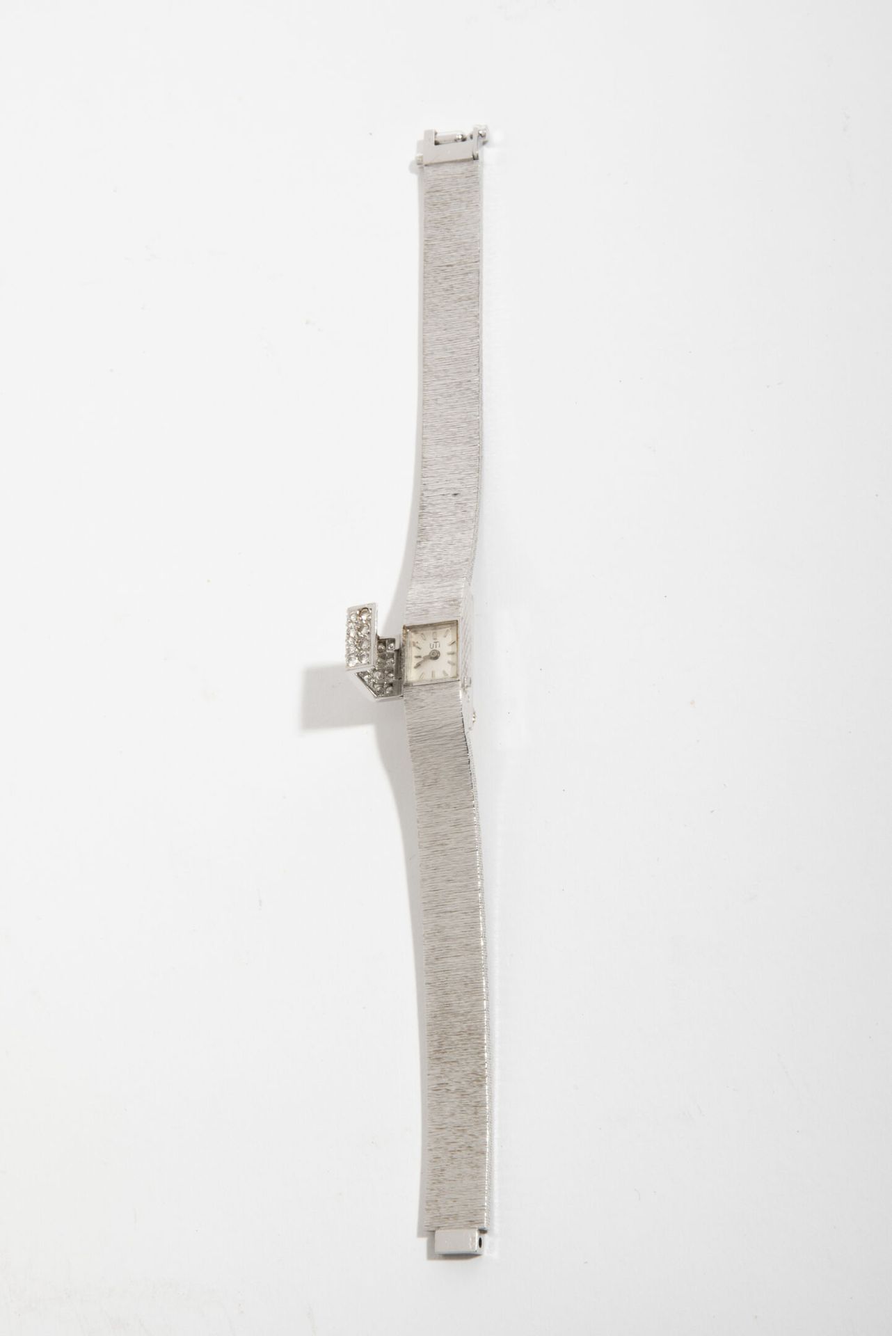UTI Piccolo orologio da polso da donna in oro bianco (750).

Cassa quadrata.

Qu&hellip;