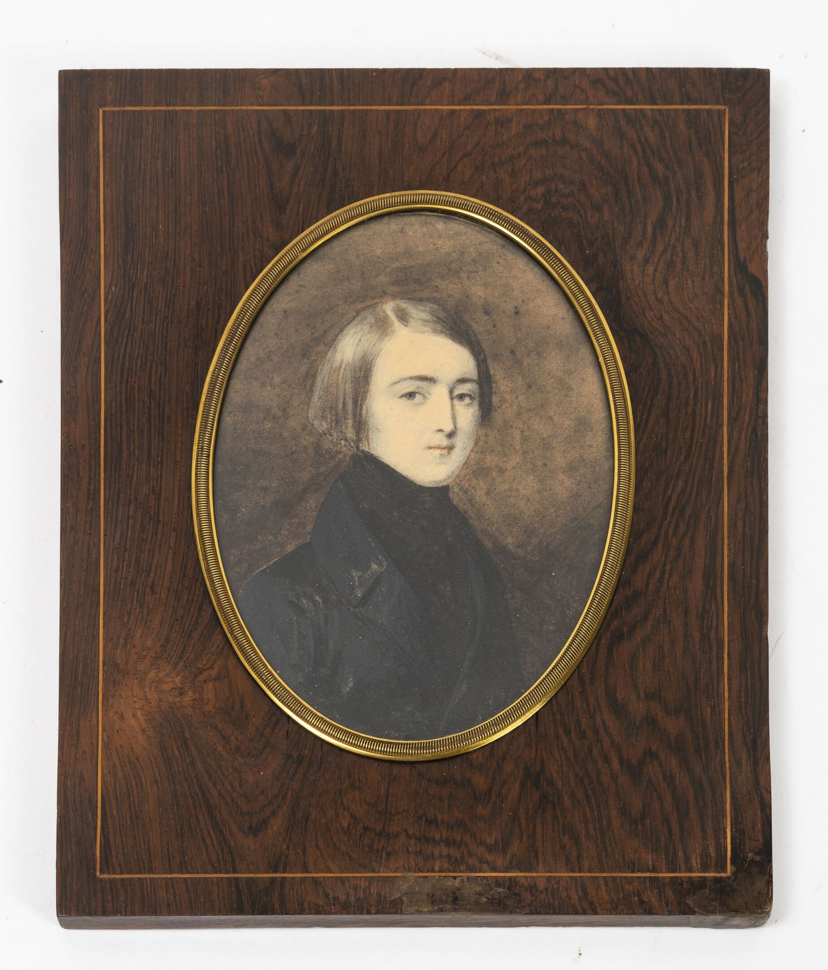 Ecole du XIXème siècle 一个年轻人的画像。

水彩画。

长方形框架，带有异国情调的木质贴面。

15.5 x 11厘米。- 框架：23.&hellip;