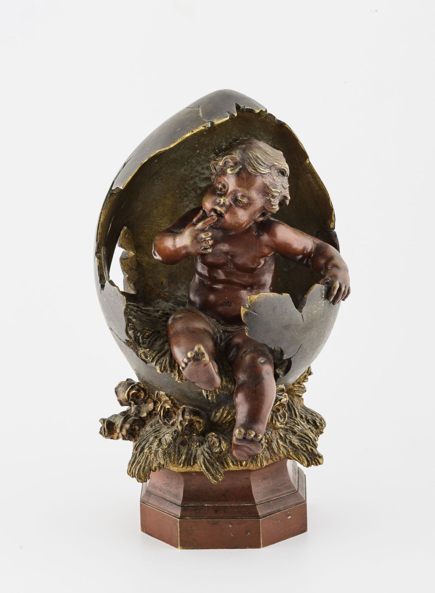 D'après Auguste MOREAU (1834-1917) 孵化的蛋中的孩子。

有几种青铜色的证明

八角形的底座。

在背面的蛋壳上签名。

H.&hellip;