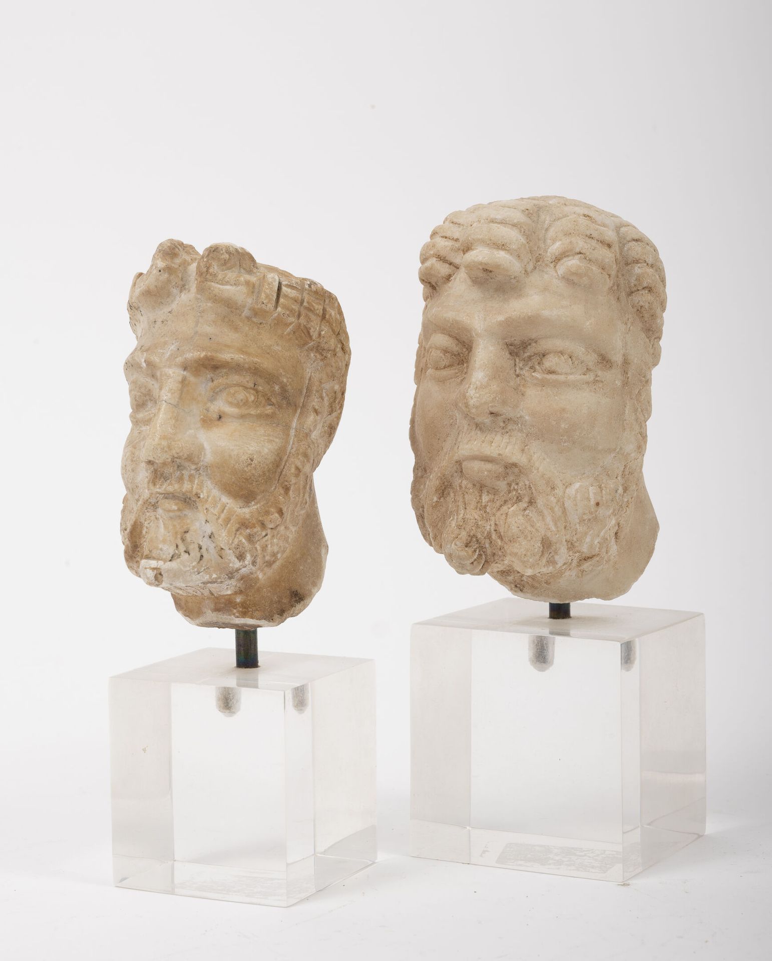 Dans le goût de l'ANTIQUE Two heads of bearded men in stone or marble.

H. (with&hellip;