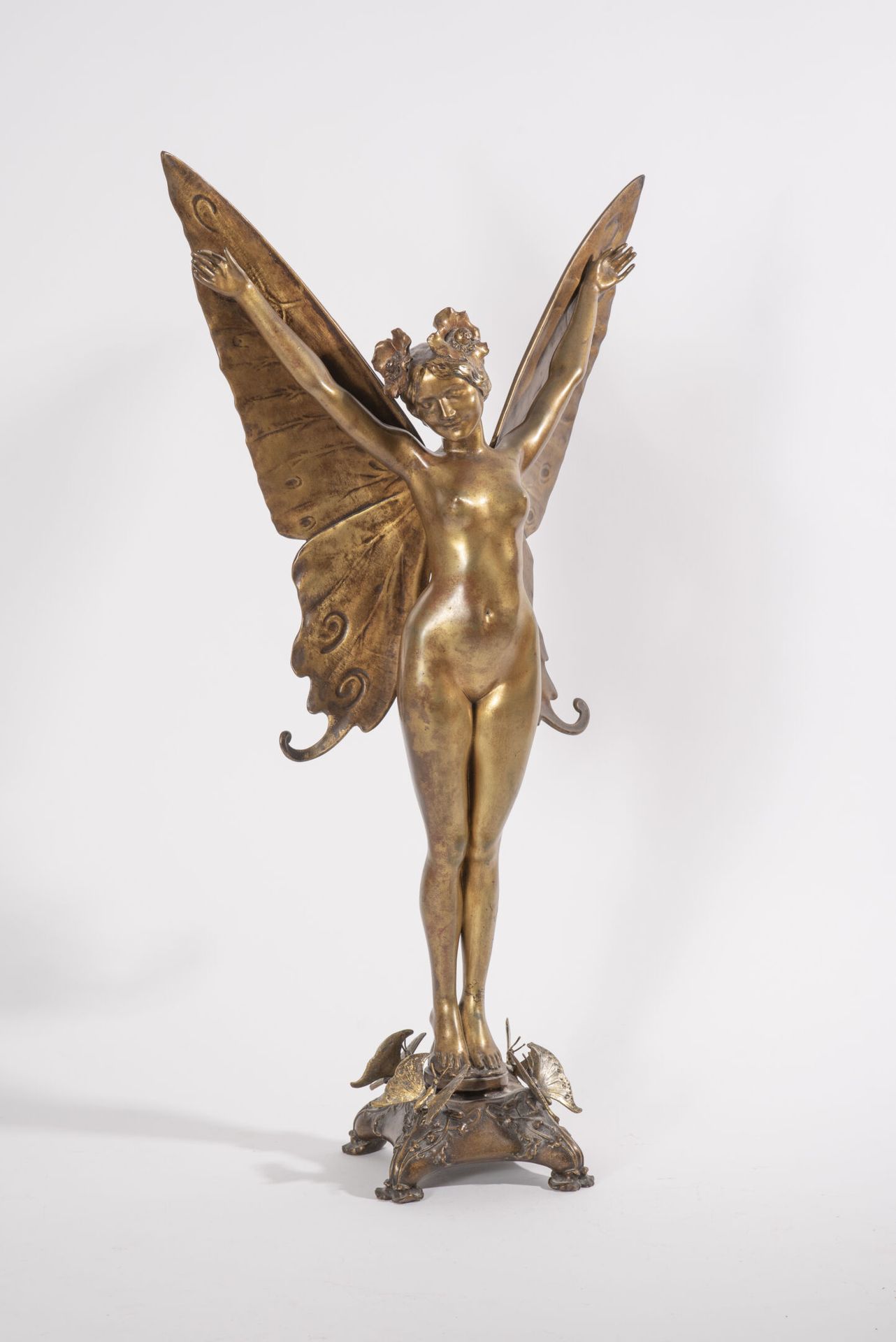 D'après Louis CHALON (1866-1940) Schmetterlingsfrau.

Bronze mit goldener und sc&hellip;