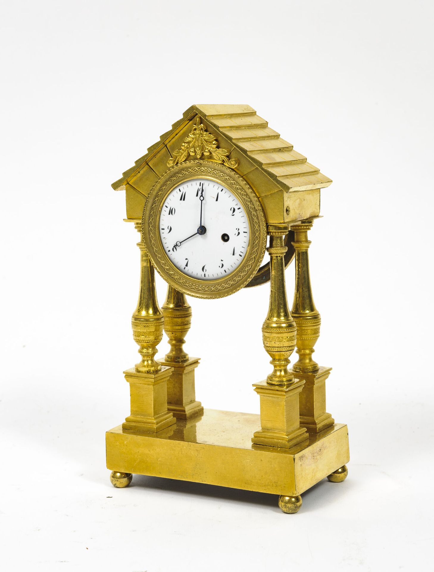 DUVIVIER à Rouen Reloj de pórtico de bronce dorado con cuatro columnas sobre ped&hellip;