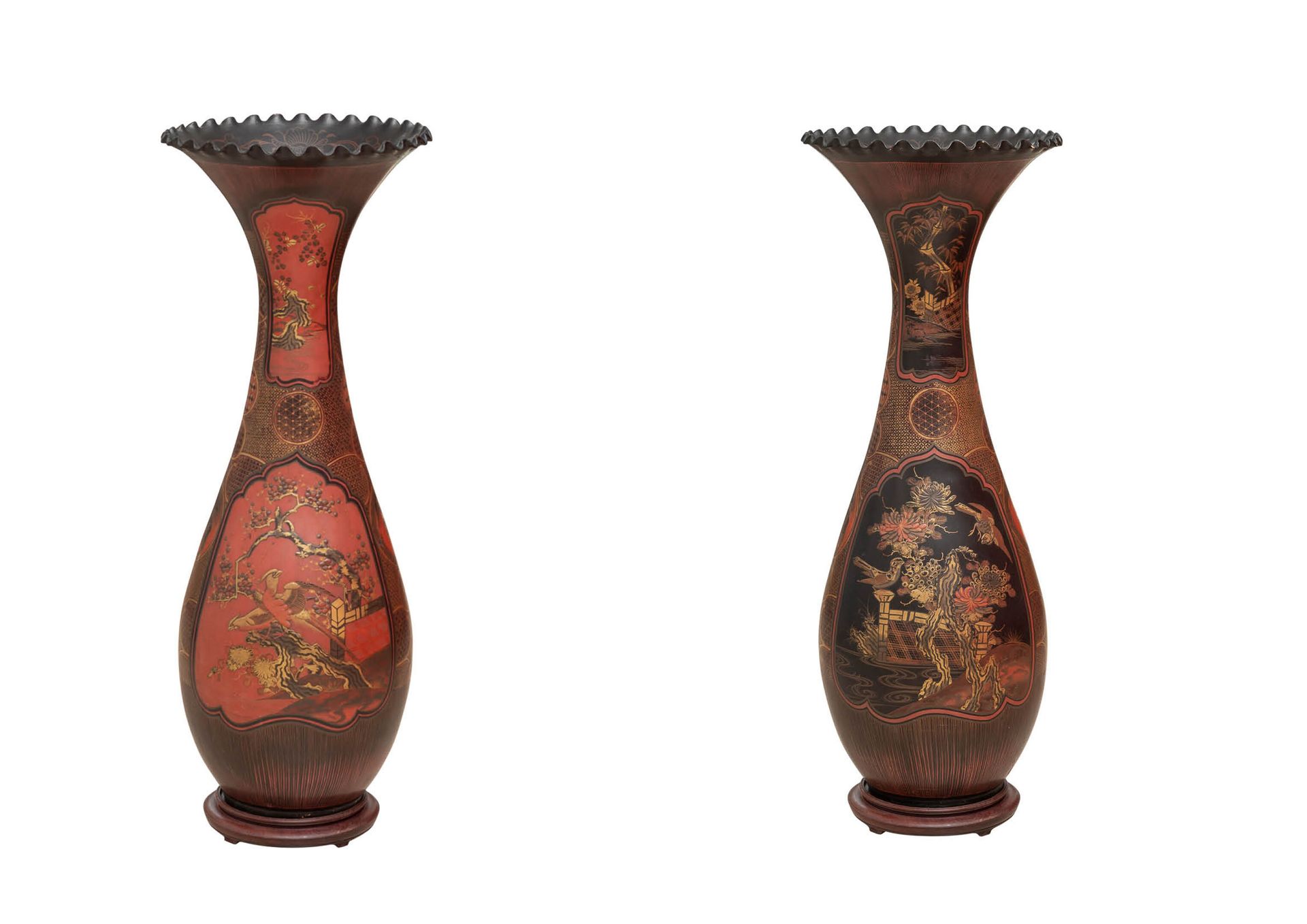 JAPON, époque Meiji (1868-1912) A large baluster vase with a flared neck, in bla&hellip;