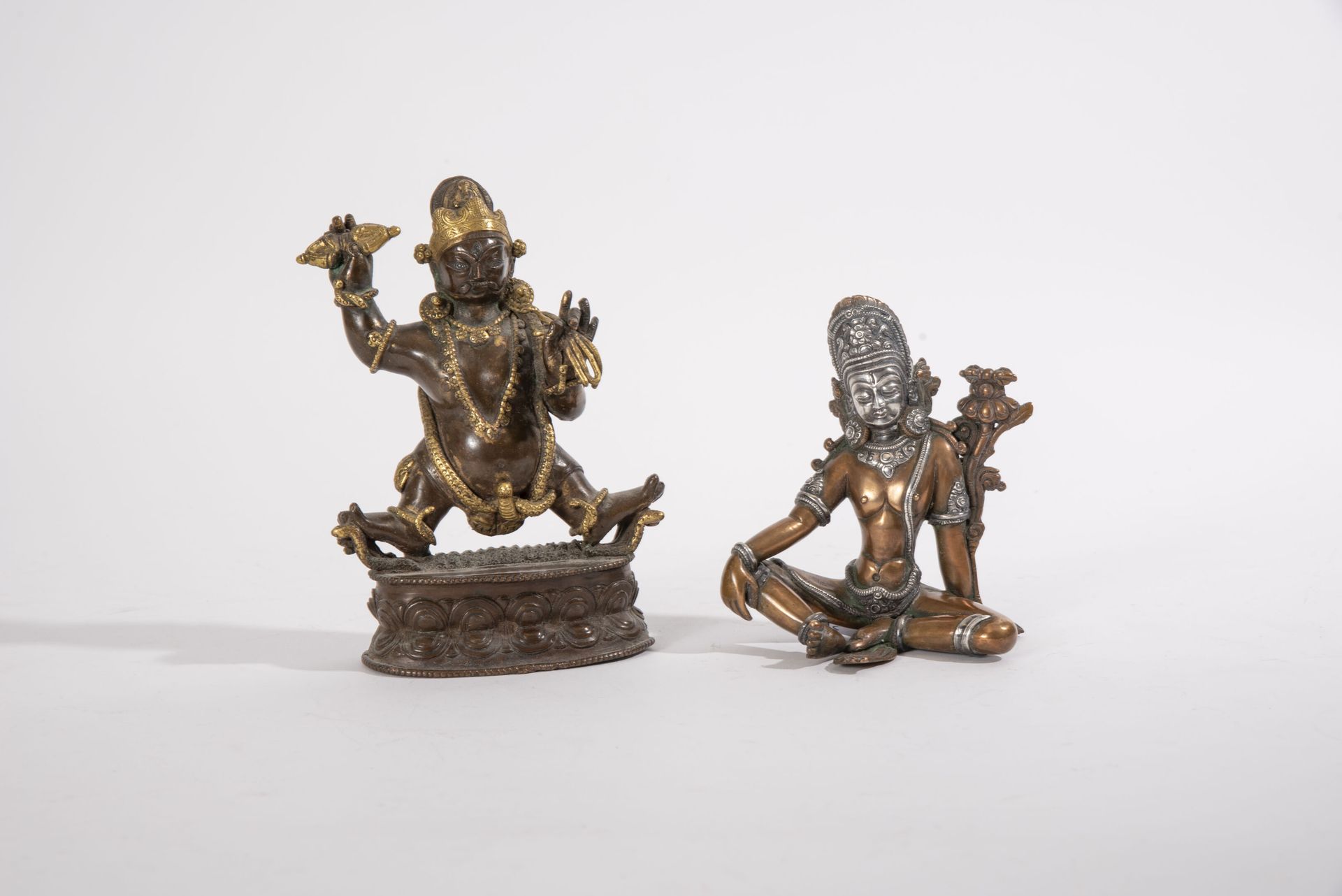 TIBET, XXème siècle - Vajrapani couronné debout les pieds reposant sur des serpe&hellip;