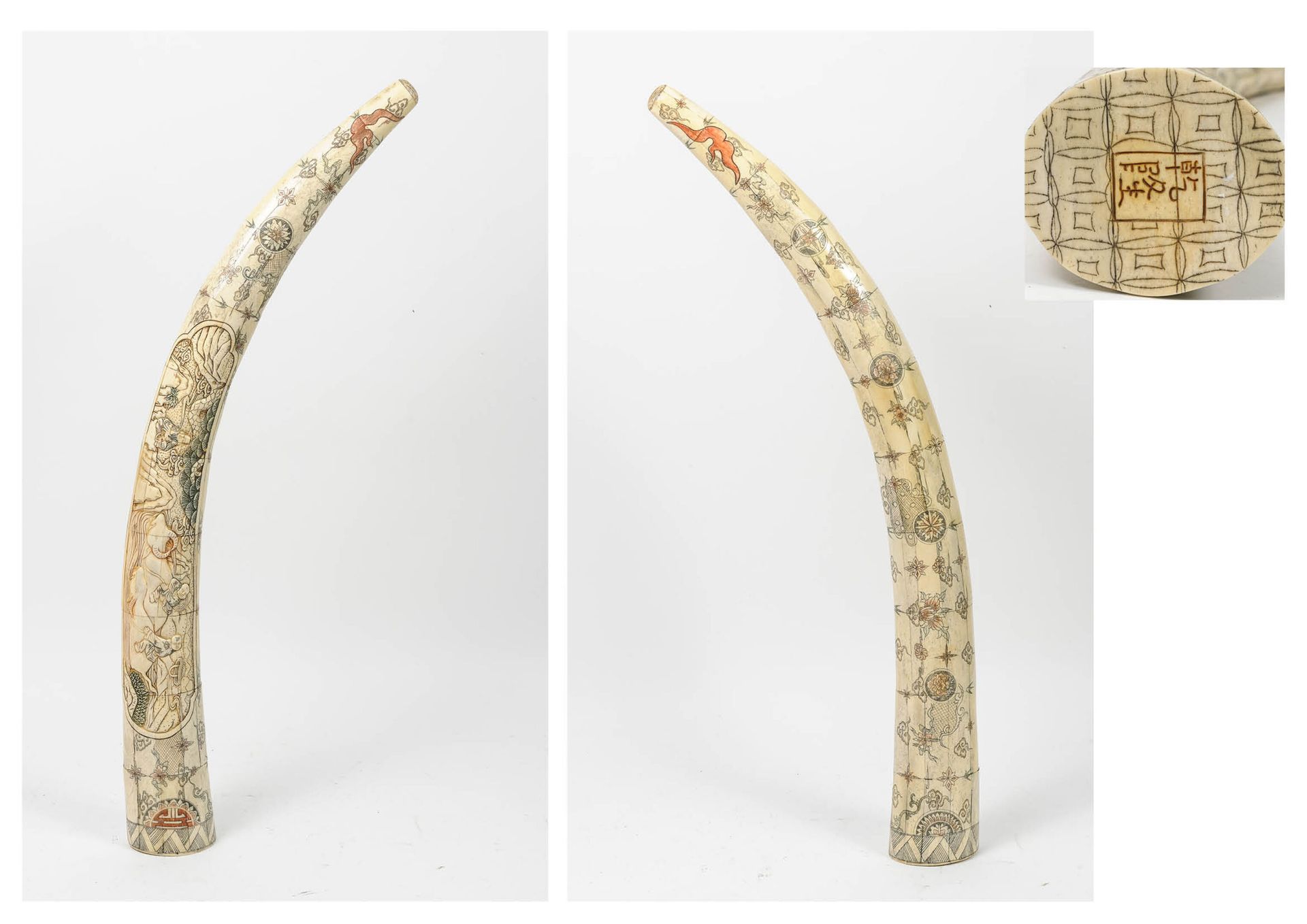 CHINE, XXème siècle Large tusk made of bone plates, carved and engraved with an &hellip;