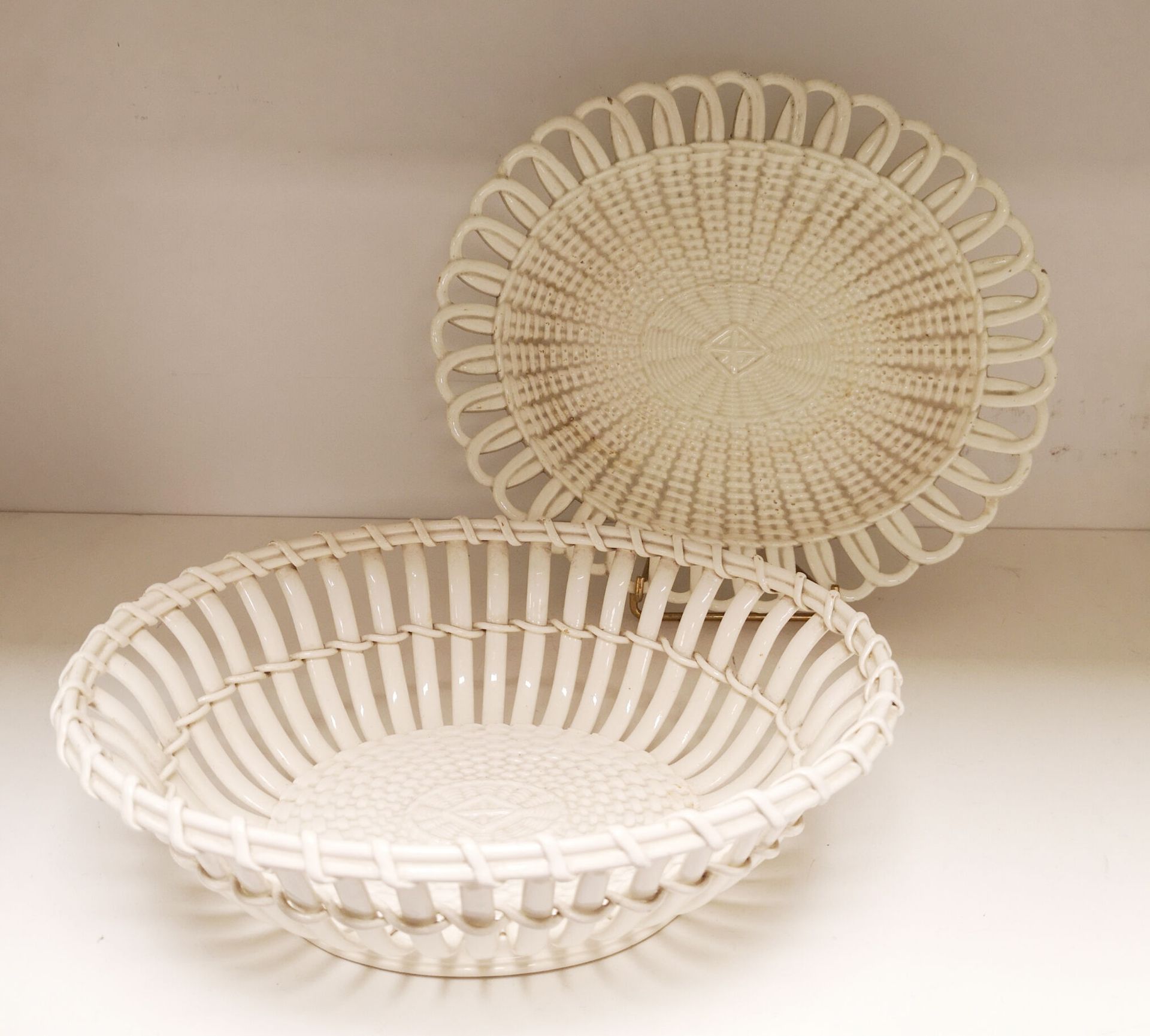 Bonnard & Cie, dans le goût de Langeais, Basket in enamelled earthenware and its&hellip;