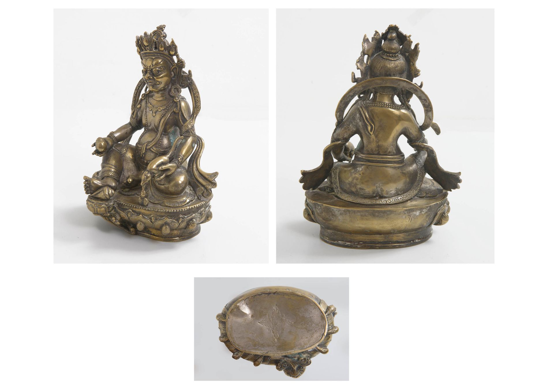 SINO-TIBET, fin XIXème - début du XXème siècle 一尊坐着并戴着头冠的青铜詹巴拉，手中拿着财神鼠和贝壳。

崇高的基&hellip;