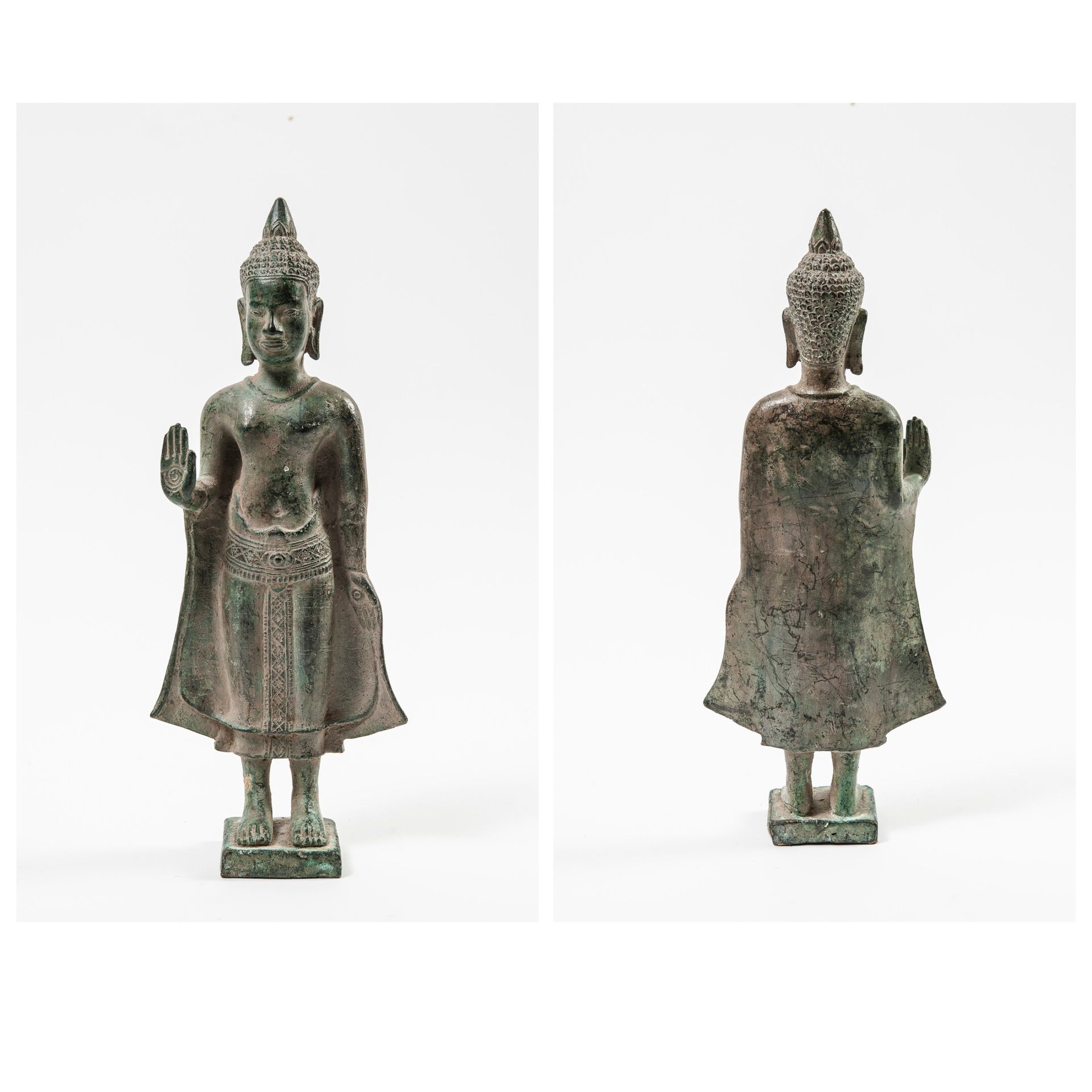 CAMBODGE, XXème siècle Standing Buddha in bronze with green patina, right hand r&hellip;