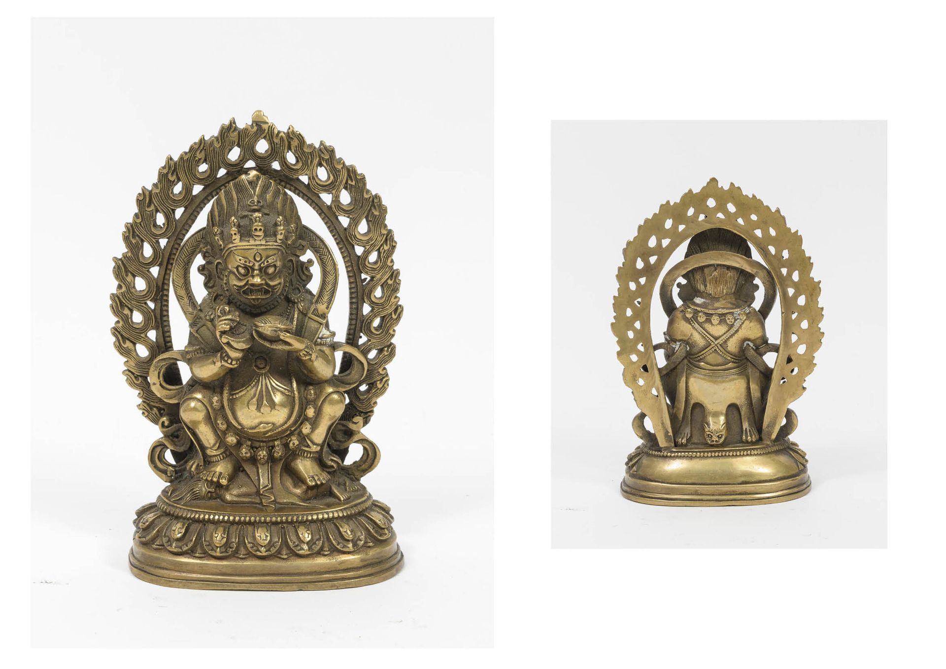 TIBET 马哈卡拉头戴骷髅头冠，坐在曼陀罗中，手持卡提卡和药碗。崇高的基础。

镀金的铜质雕塑。

H.17厘米。