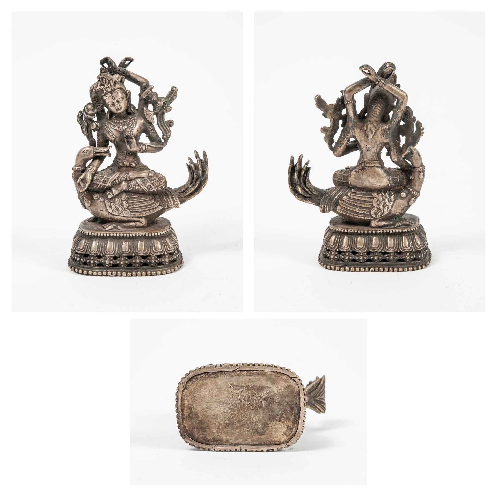 CHINE, début du XXème siècle Bodhisattva à quatre bras reposant sur une oie. Bas&hellip;