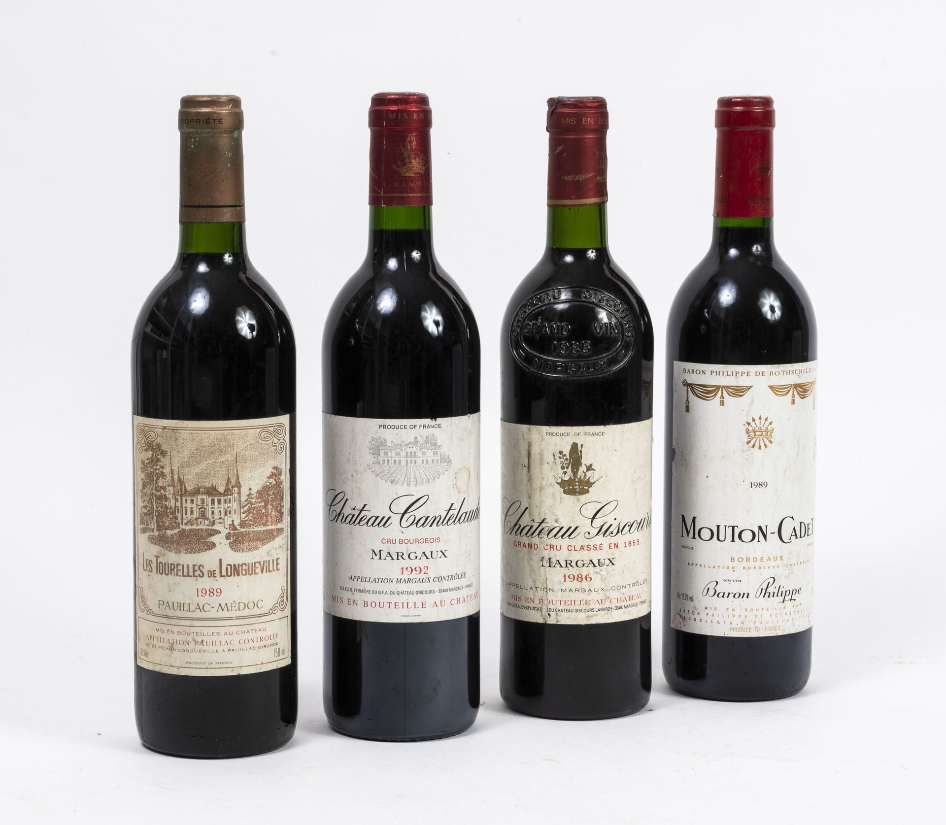 CHÂTEAU GISCOURS 一瓶，1986年。

1855年列级酒庄，玛歌。

颈部水平较低。

帽子有破损。

标签有污渍和磨损。

附上。

Mout&hellip;