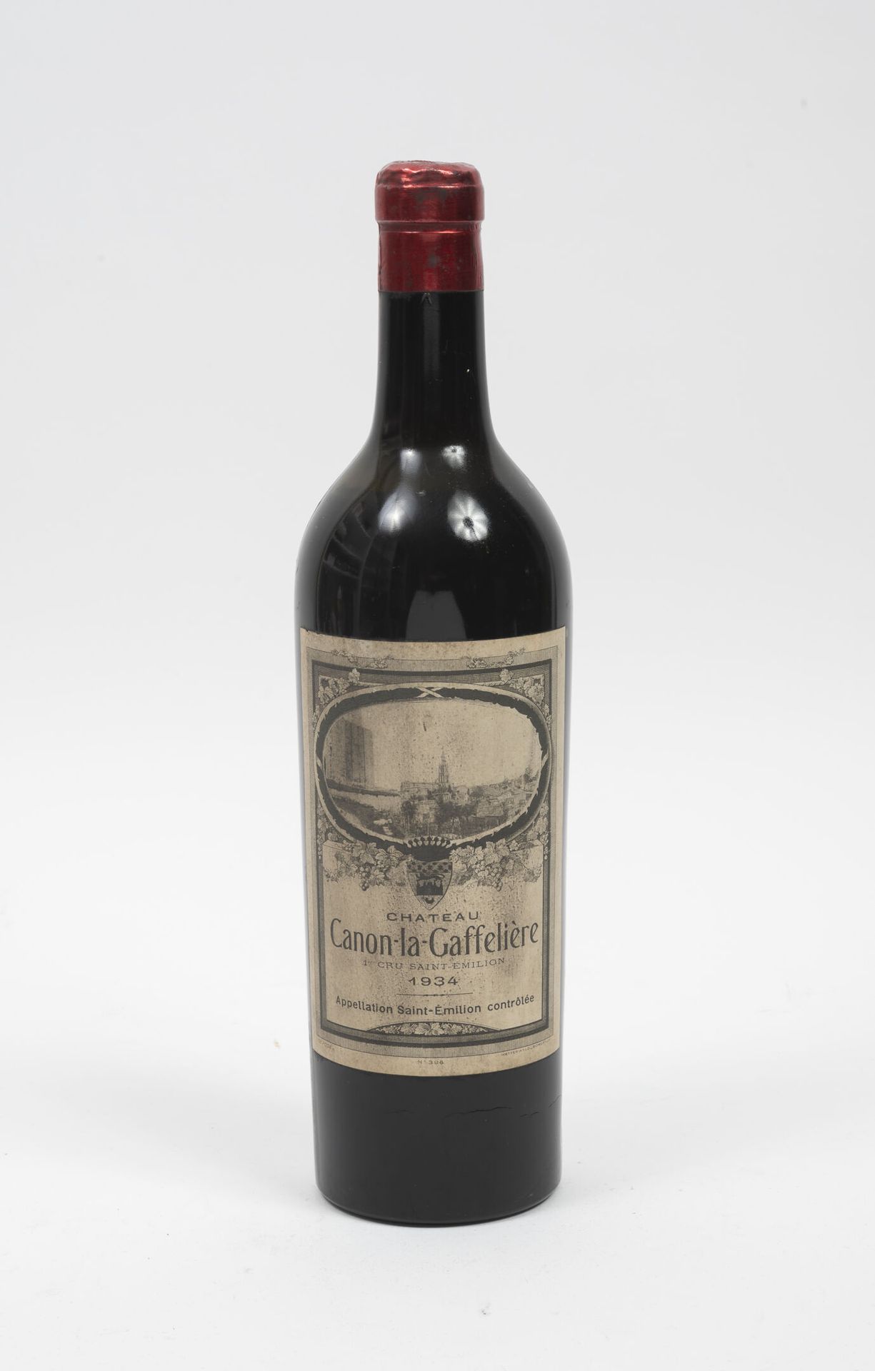 CHÂTEAU CANON-LA-GAFFELIERE 1 bottiglia, 1934.

Da metà spalla a livello della s&hellip;