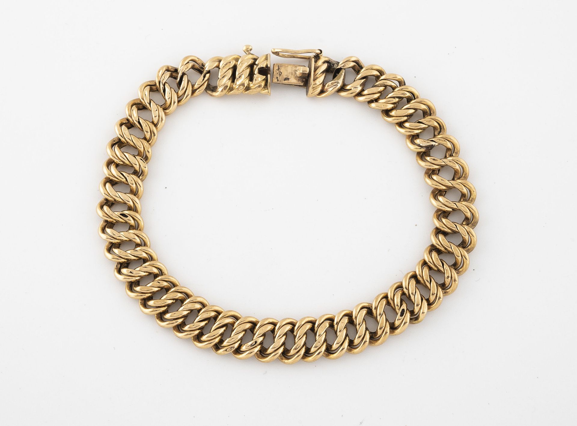 Null Bracelet in yellow gold (750) with American link. 

Ratchet clasp with eigh&hellip;